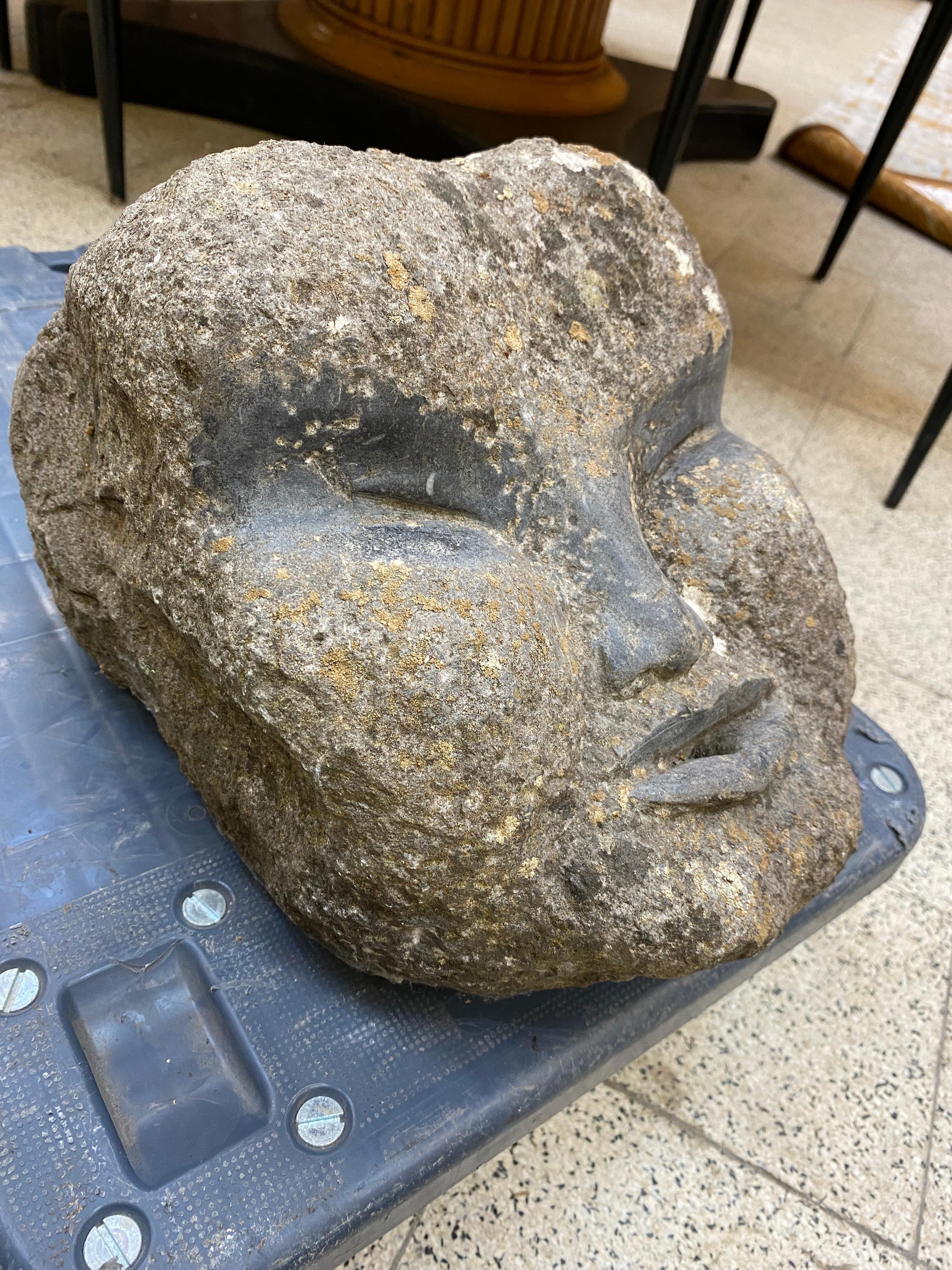 Primitive Carved Stone Fountain Head In Good Condition In Saint-Ouen, FR