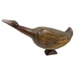 Uccello primitivo in legno intagliato