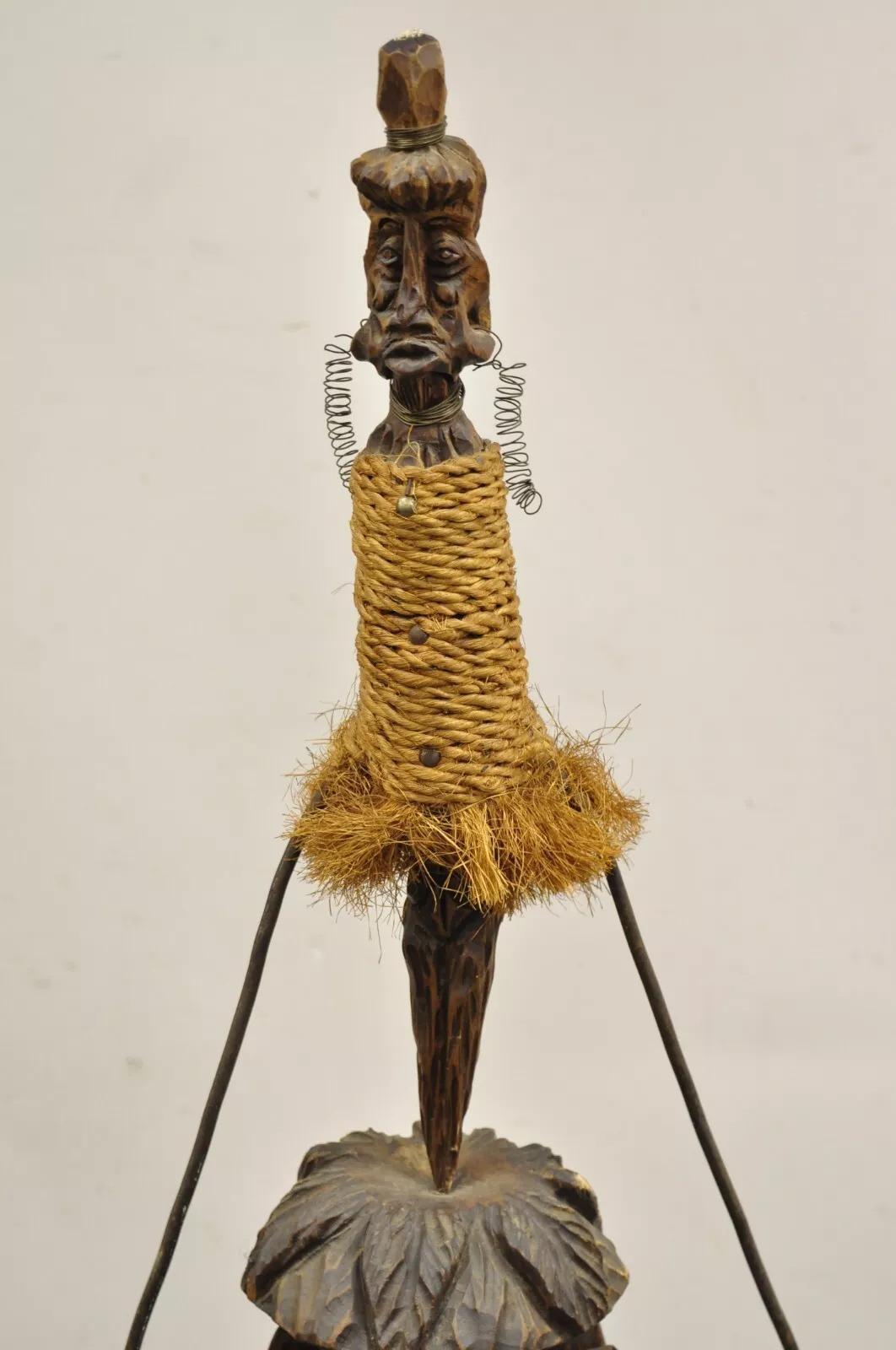 Primitives geschnitztes, figurales Tiki-Totem aus Holz, kinetische, balancierende Kunst-Skulptur aus Holz (Volkskunst) im Angebot
