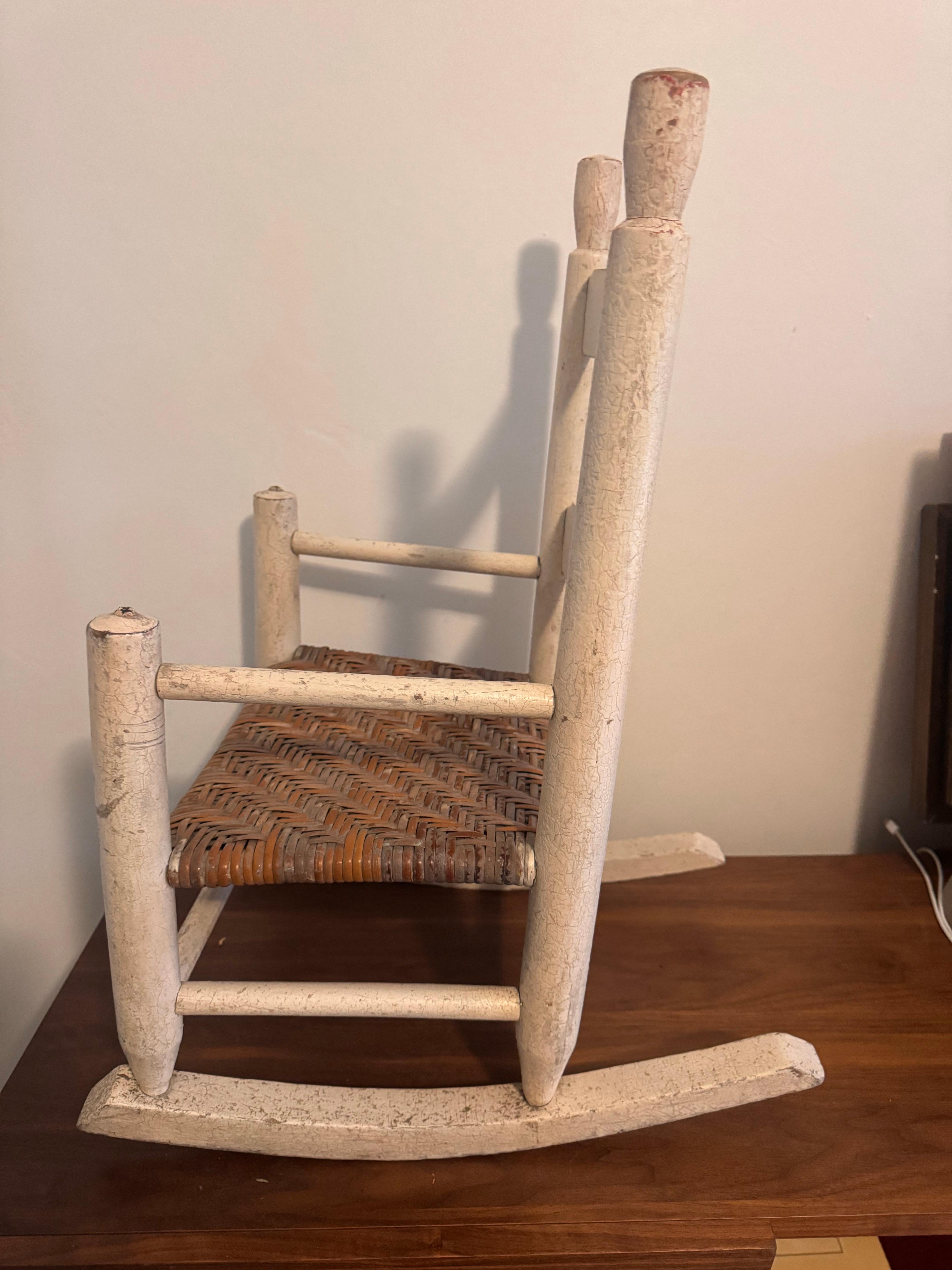 Fait main Primitif Childs Rocking Chair Herringbone Splint Weave en vente