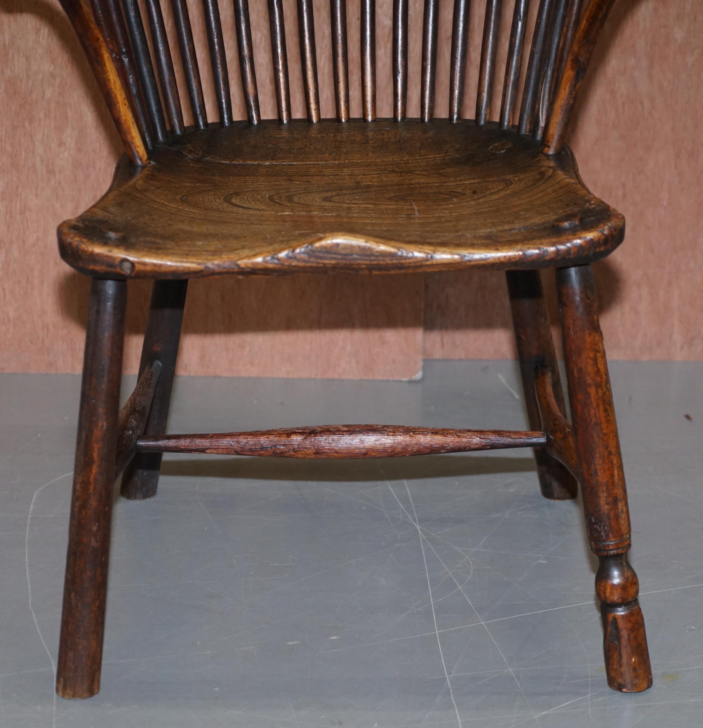 Primitive circa 1800 Hoop Back Windsor Armchair in Elm Heavy Patina Decorative For Sale 2