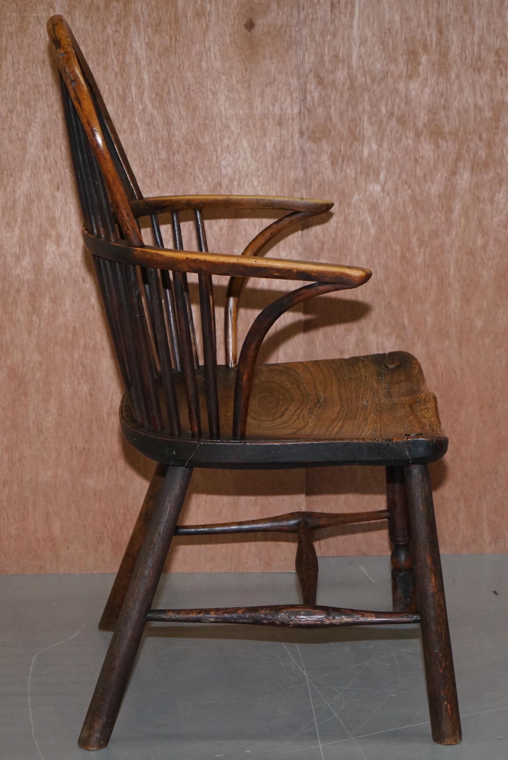 Primitive circa 1800 Hoop Back Windsor Armchair in Elm Heavy Patina Decorative For Sale 3