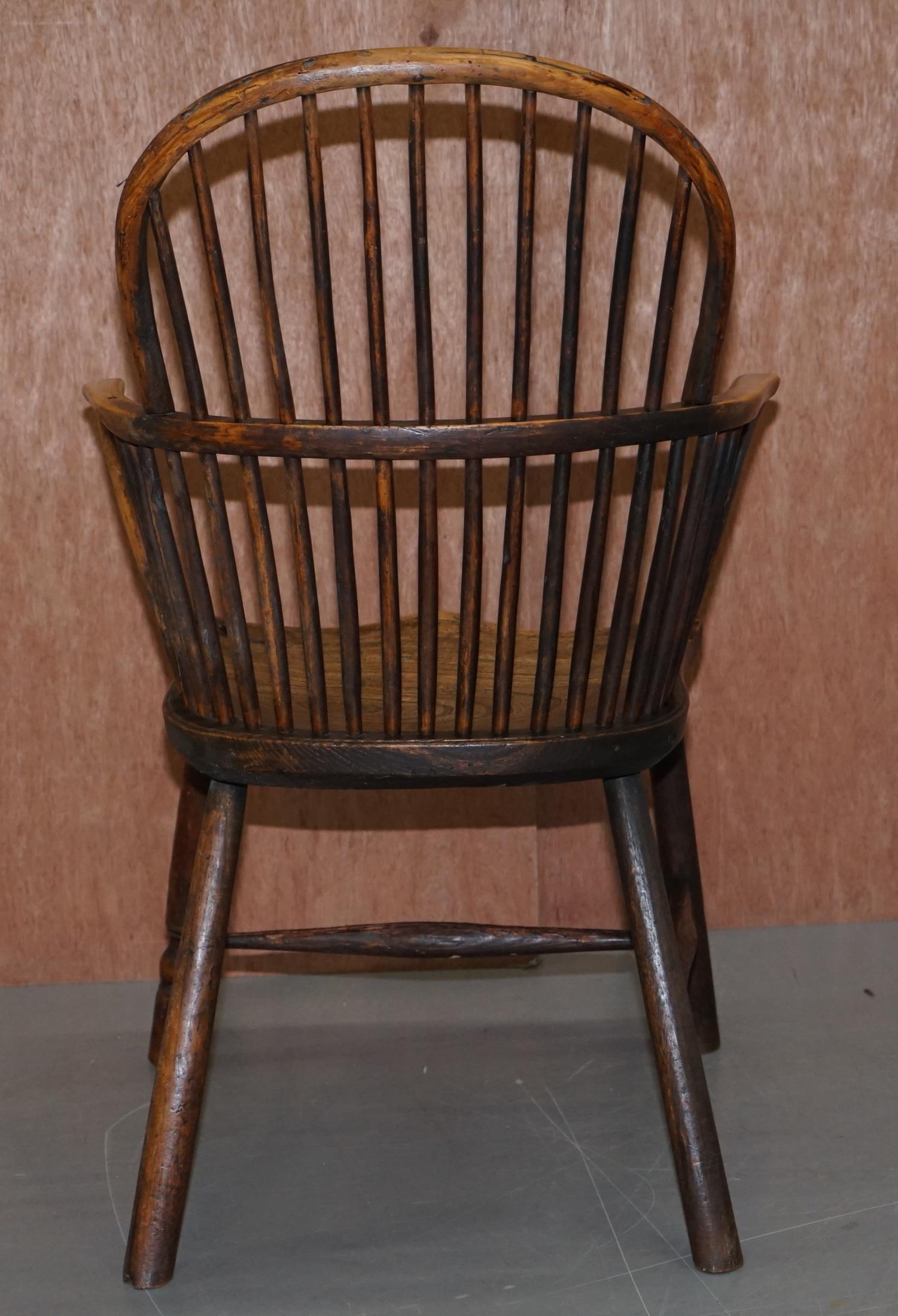 Primitive circa 1800 Hoop Back Windsor Armchair in Elm Heavy Patina Decorative For Sale 5