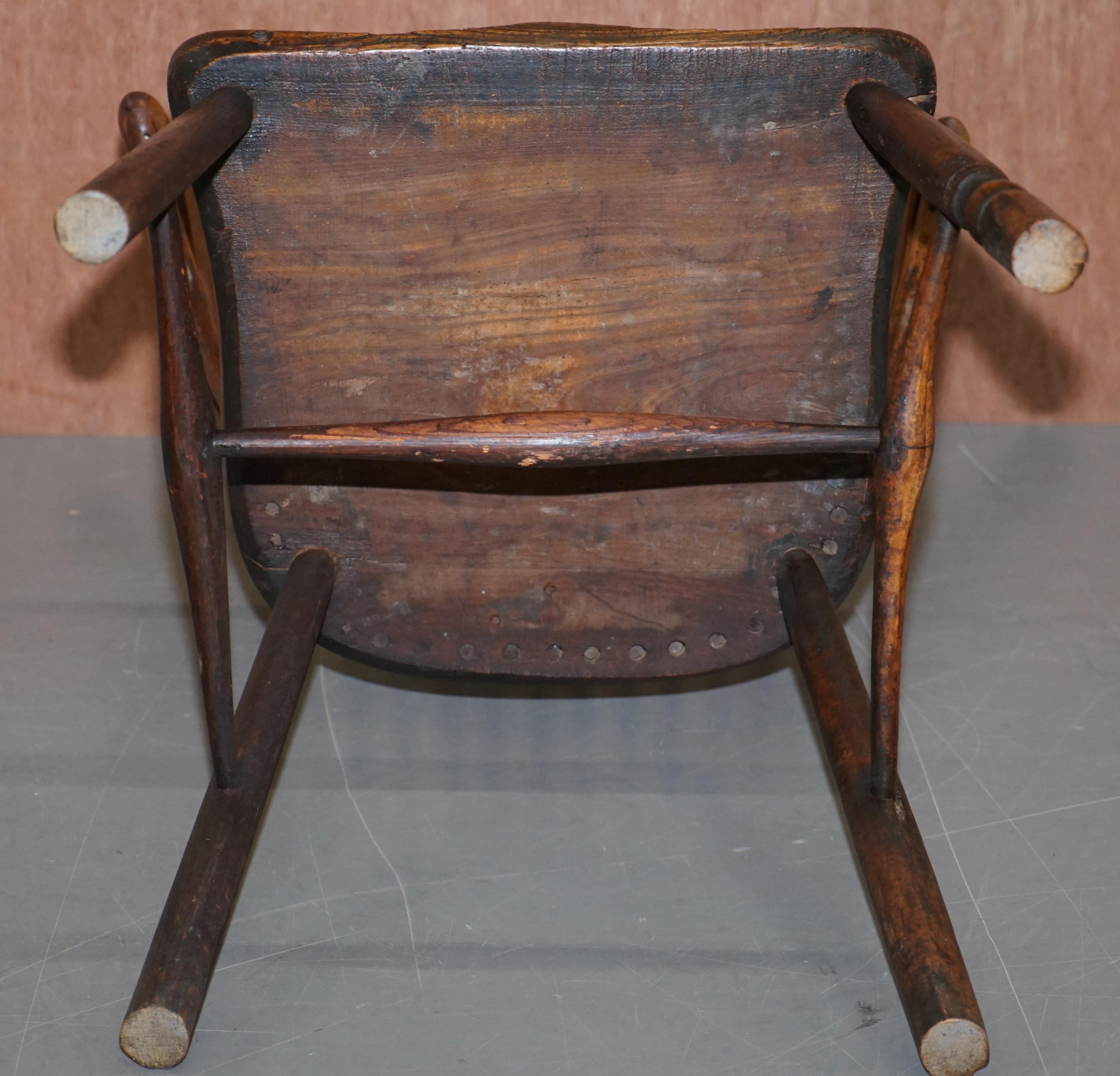 Primitive circa 1800 Hoop Back Windsor Armchair in Elm Heavy Patina Decorative For Sale 10