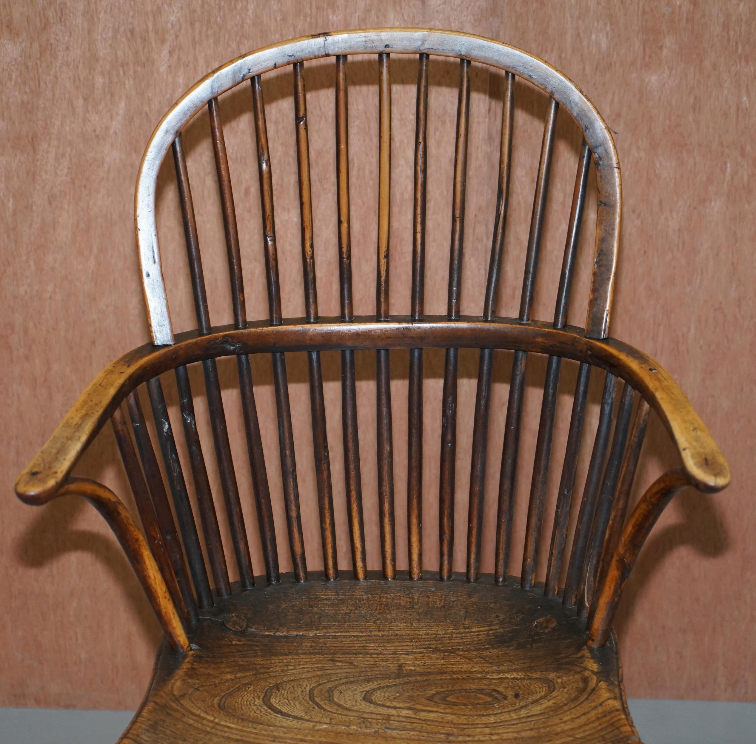 Early 19th Century Primitive circa 1800 Hoop Back Windsor Armchair in Elm Heavy Patina Decorative For Sale
