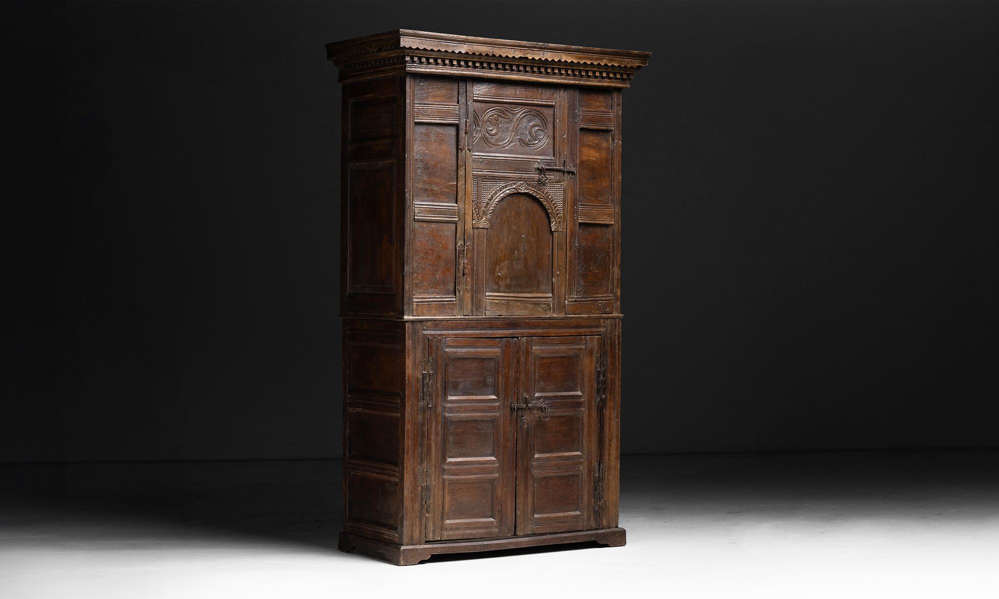 Anglais Armoire primitive, Angleterre vers 1690