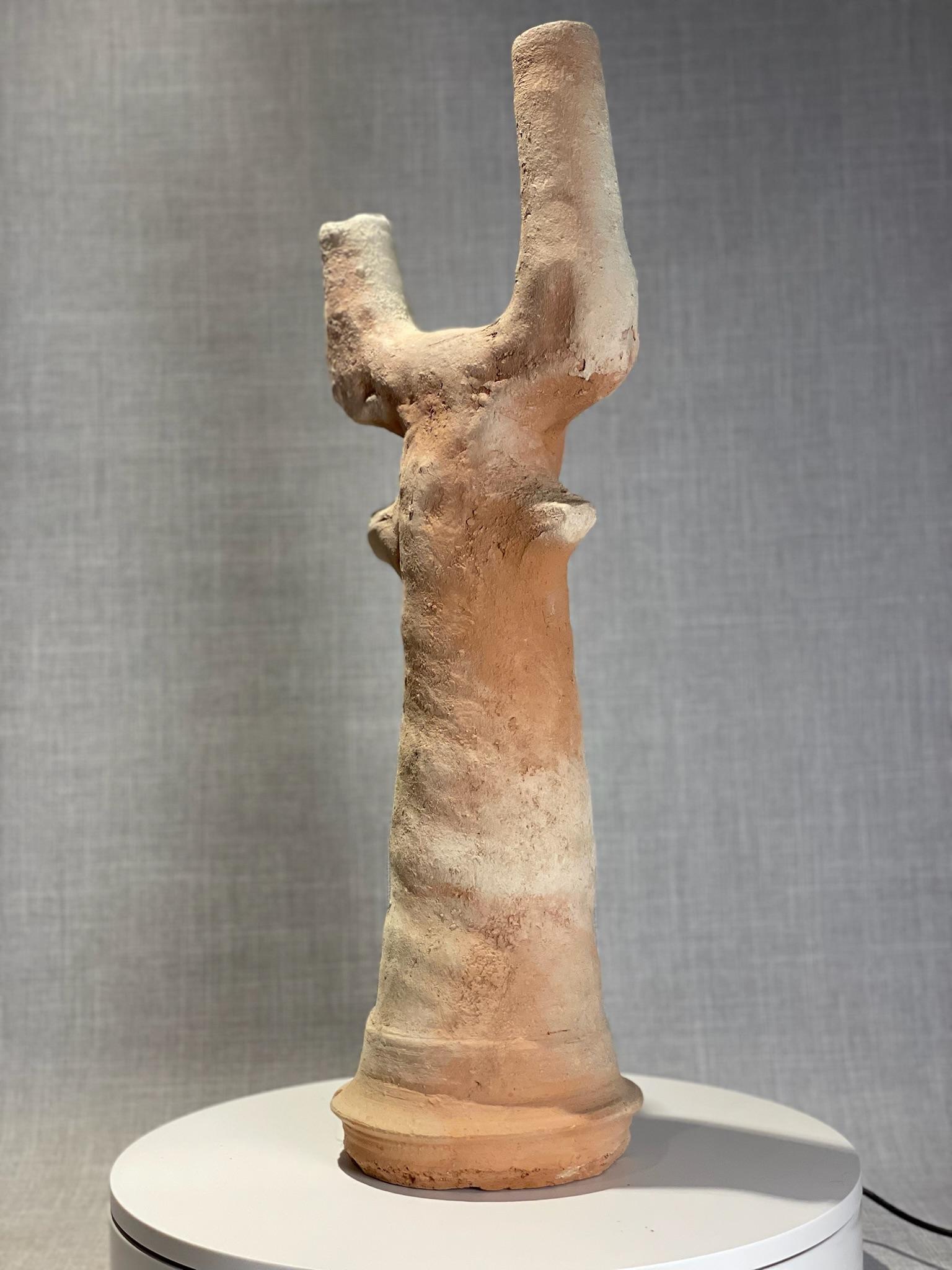 Primitivo Vaso primitivo a doppio beccuccio in terracotta con forma di albero in vendita