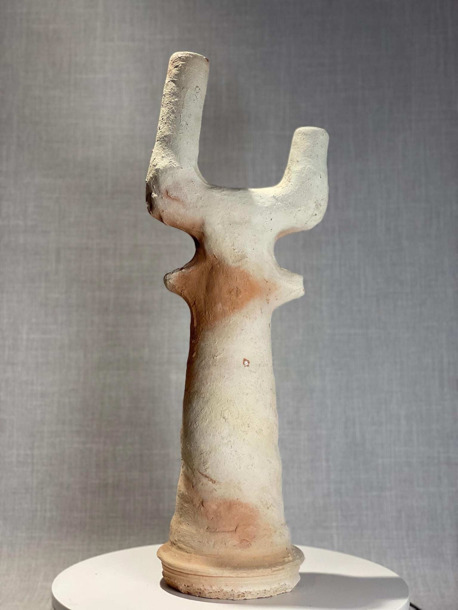 Vaso primitivo a doppio beccuccio in terracotta con forma di albero In condizioni buone in vendita a West Hollywood, CA