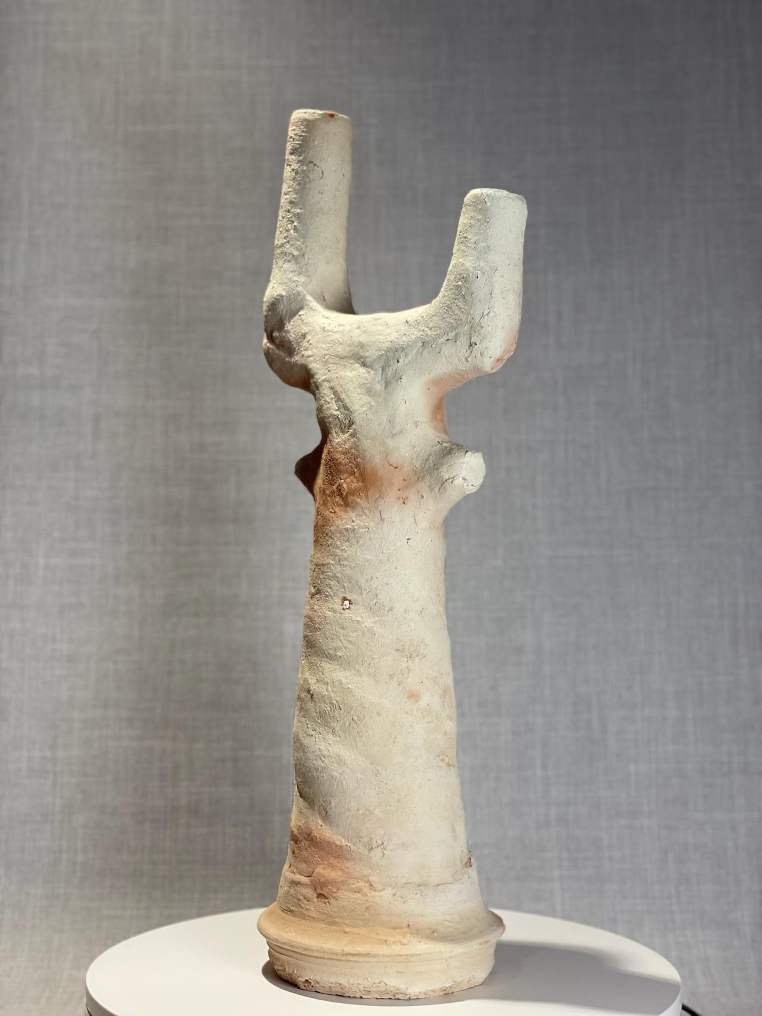 XX secolo Vaso primitivo a doppio beccuccio in terracotta con forma di albero in vendita