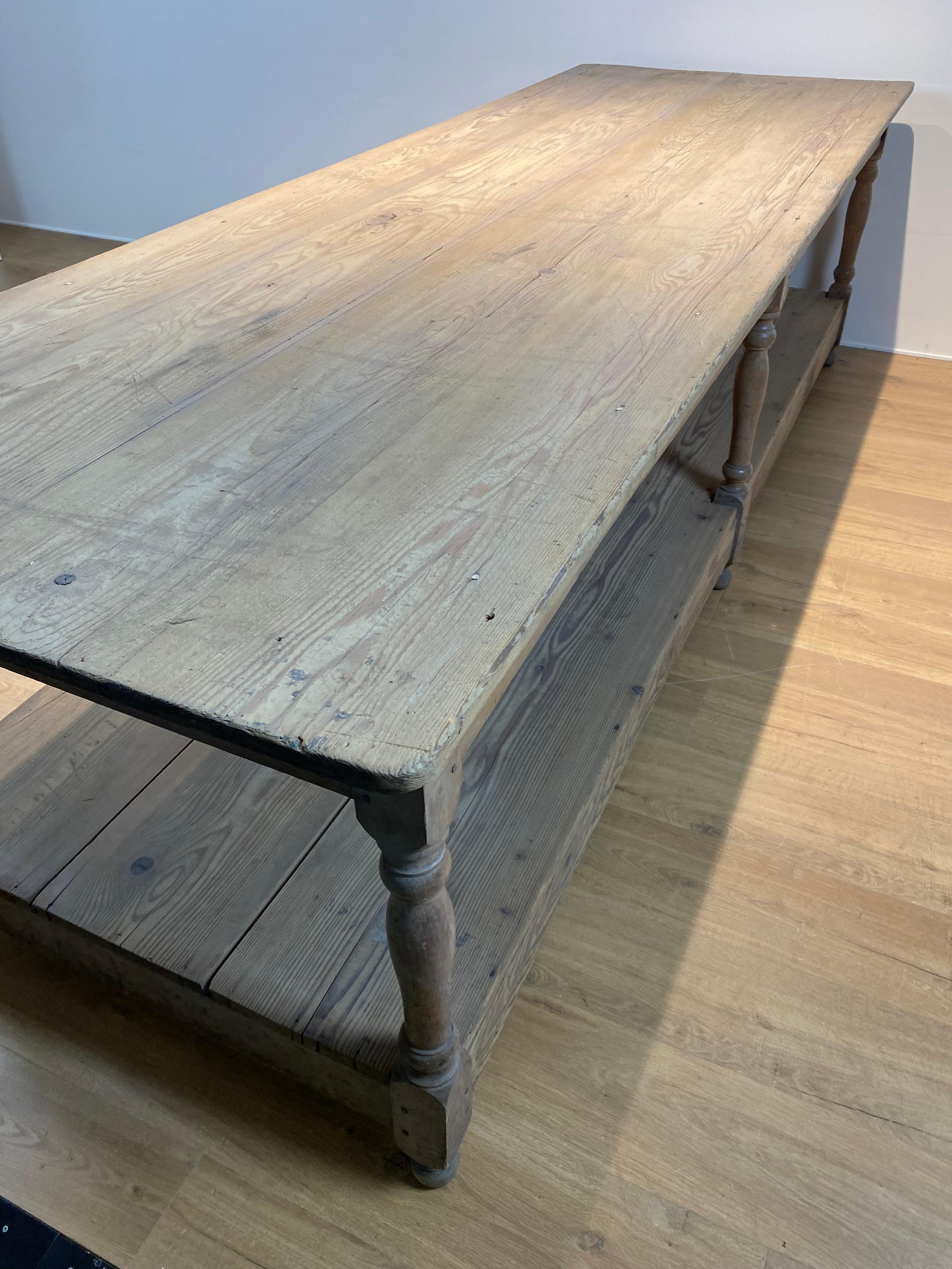Primitive Drapiers Table in bleached Pine For Sale 5