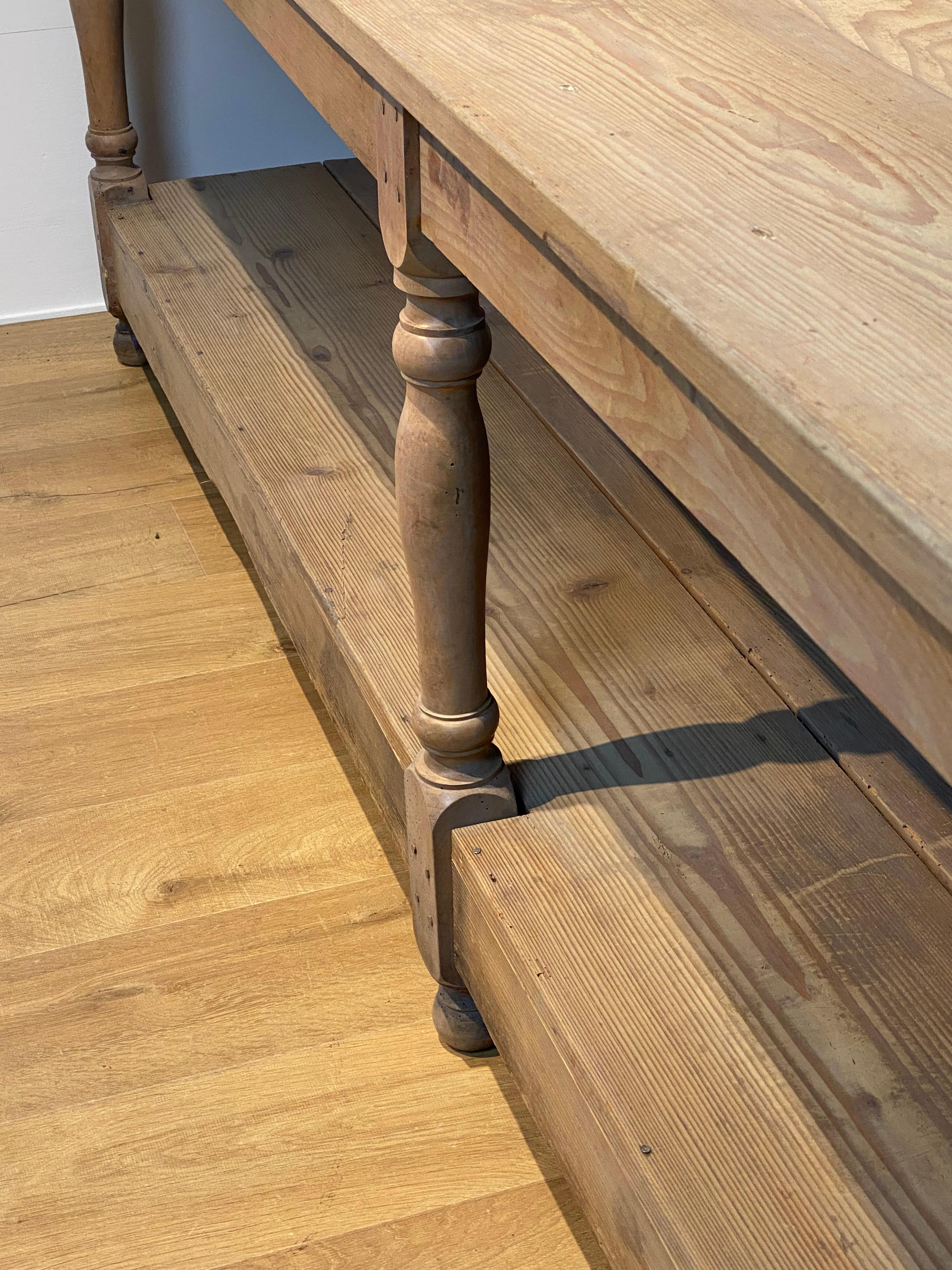 Primitive Drapiers Table in bleached Pine For Sale 7