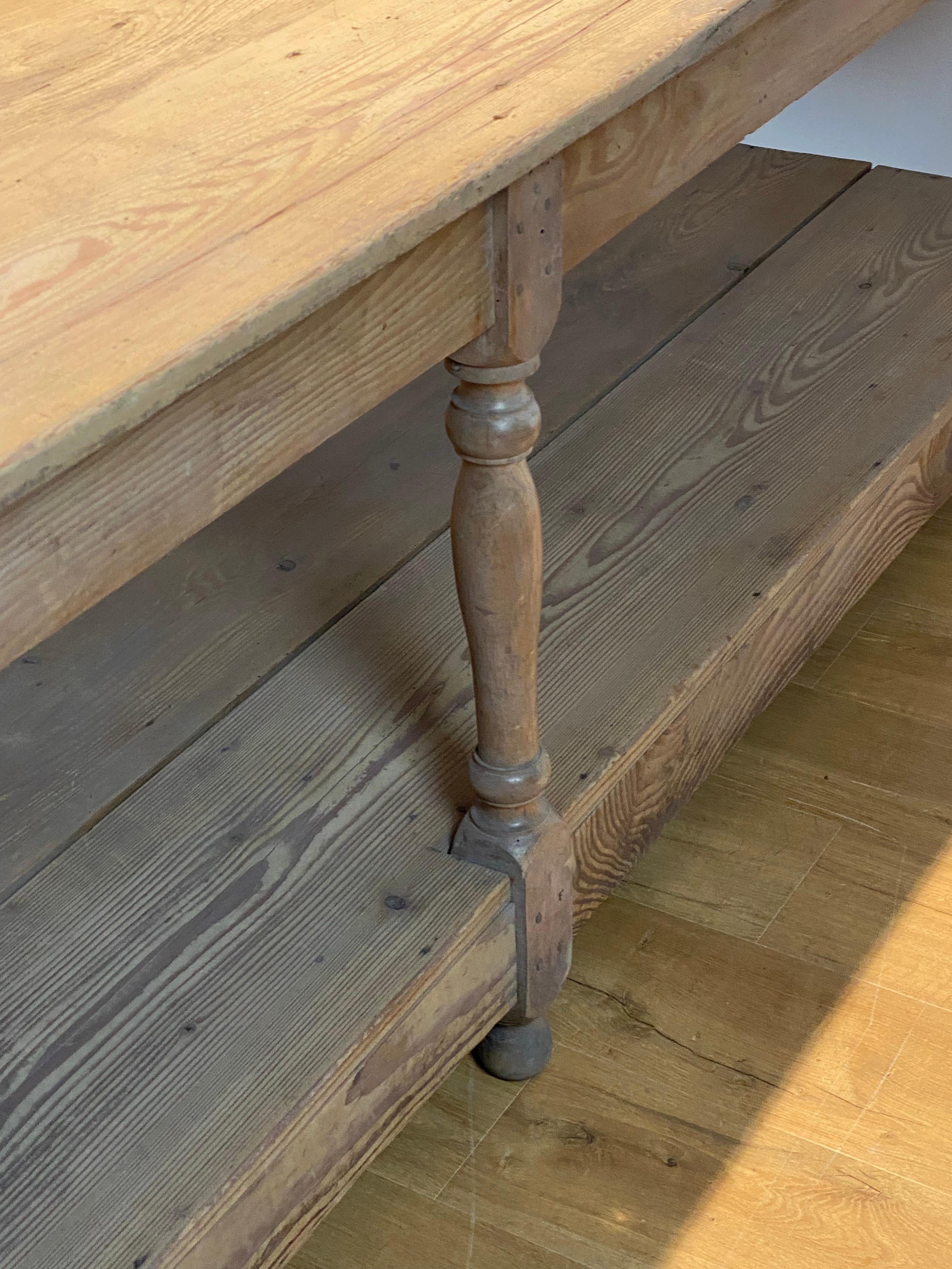 Primitive Drapiers Table in bleached Pine For Sale 11