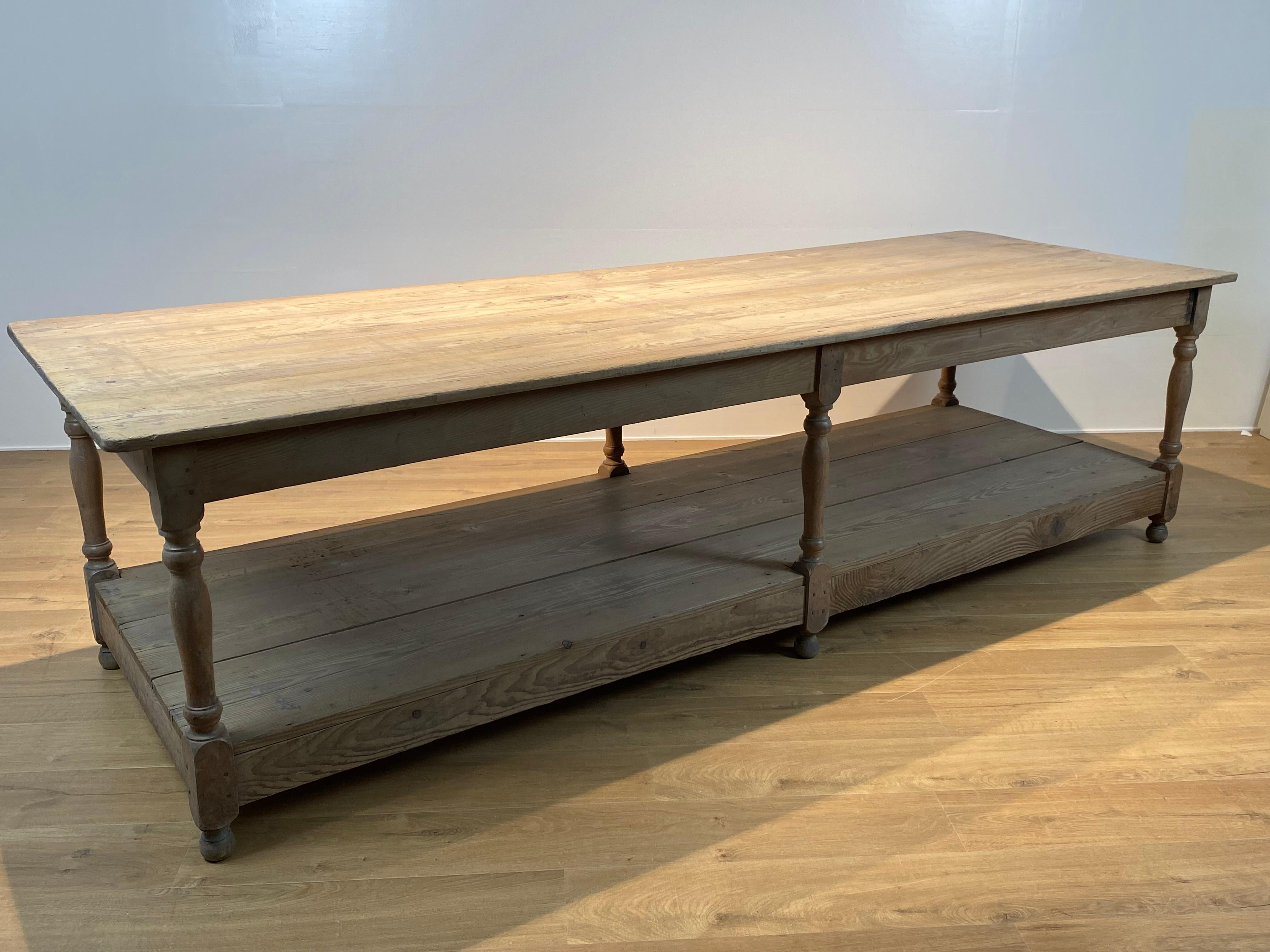 Primitive Drapiers Table in bleached Pine For Sale 13