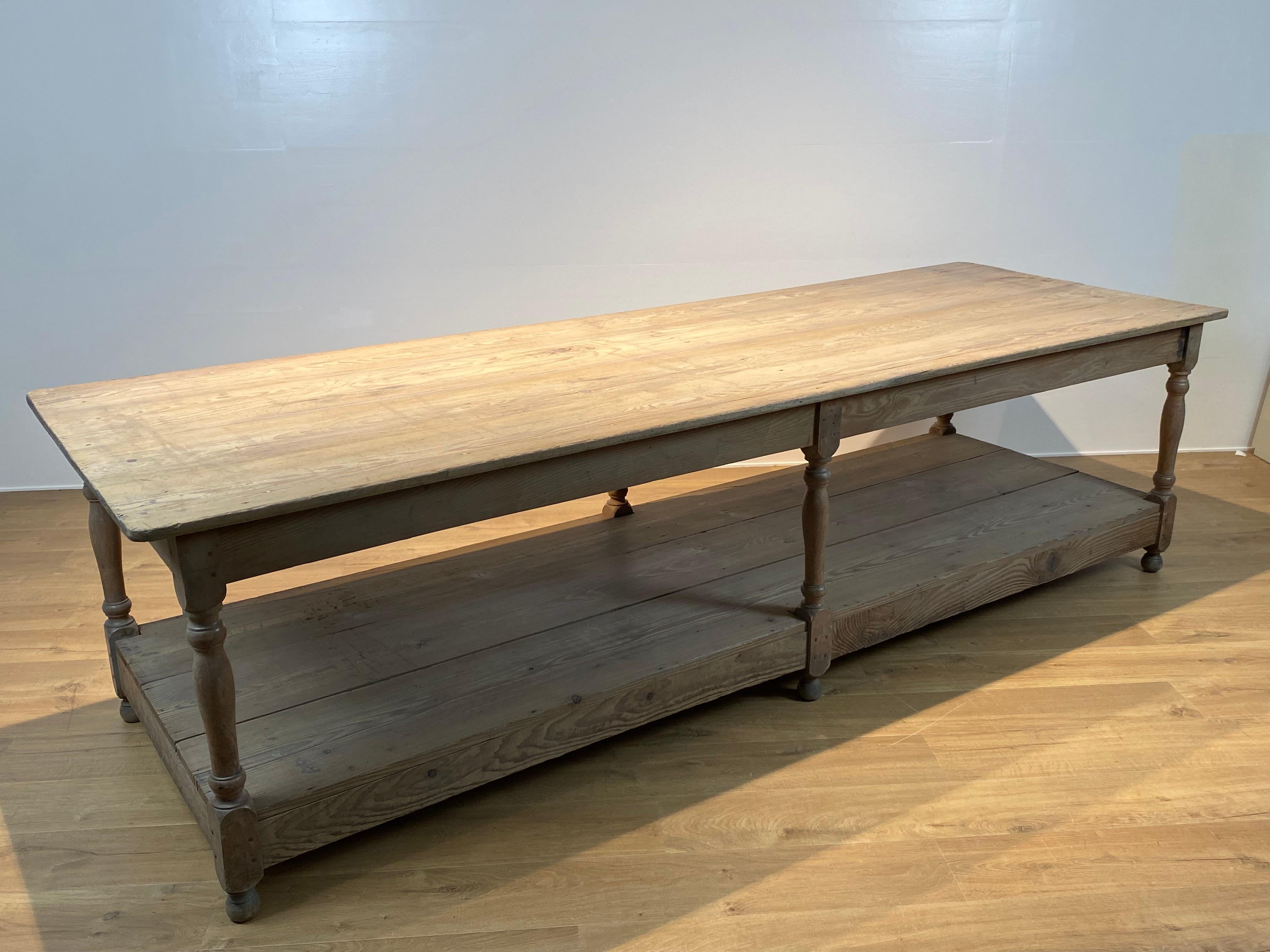 Primitive Drapiers Table in bleached Pine For Sale 14