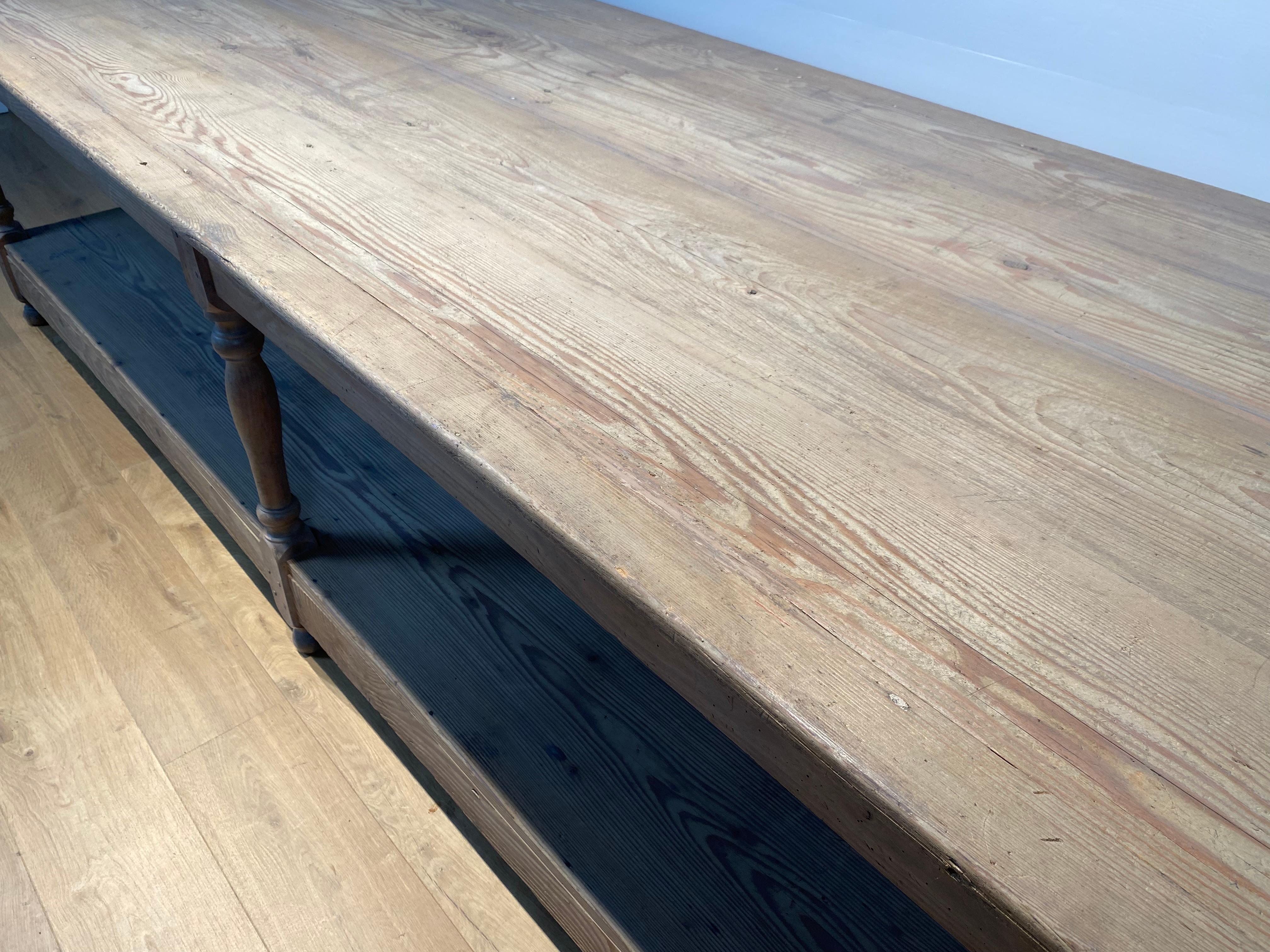 Primitive Drapiers Table in bleached Pine For Sale 1