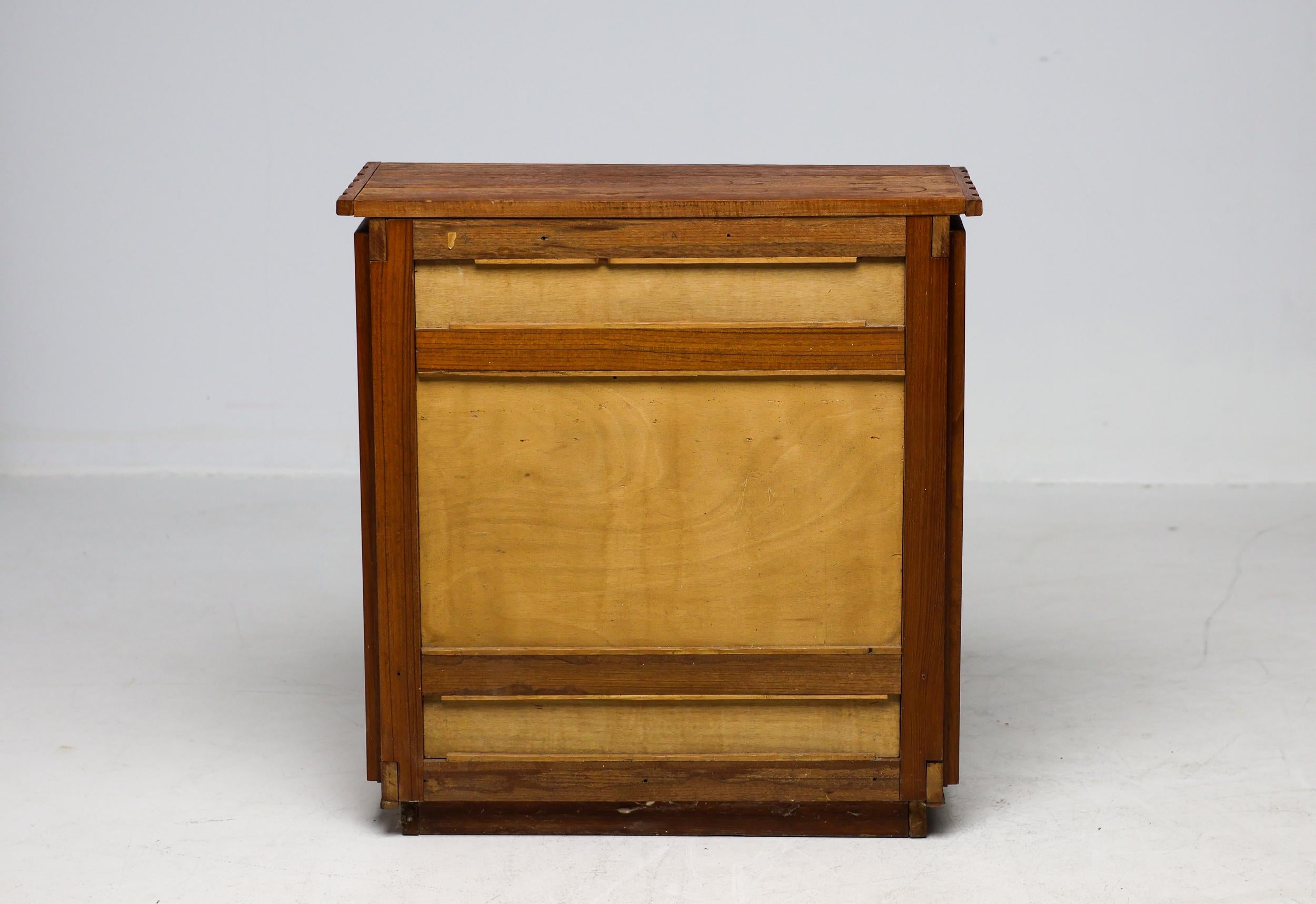 Primitiver holländischer handgeschnitzter Eichenschrank, Anfang 20. im Angebot 5