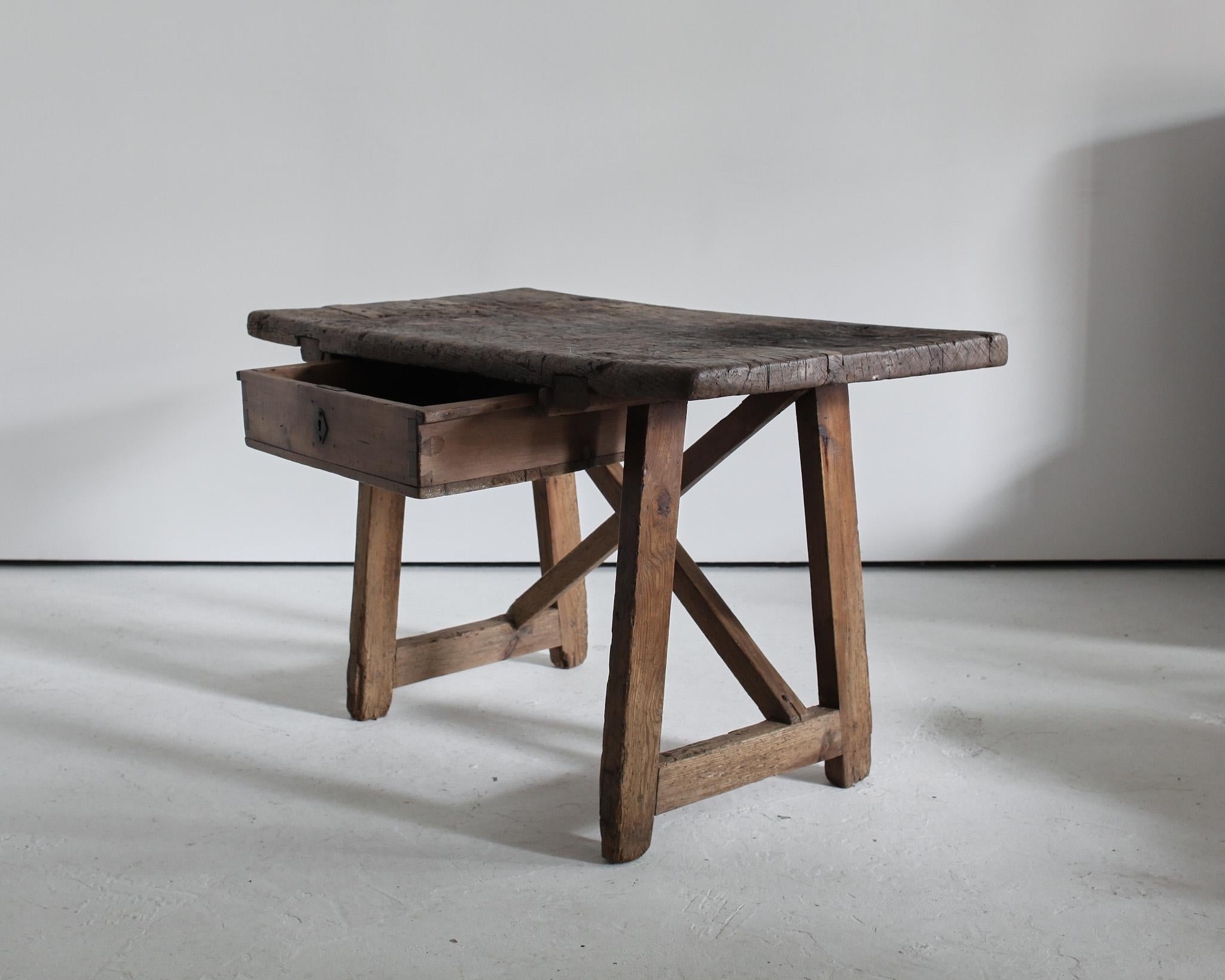 Primitive Early 19th Century Wabi Sabi Catalan Mountain Table In Good Condition For Sale In London, GB