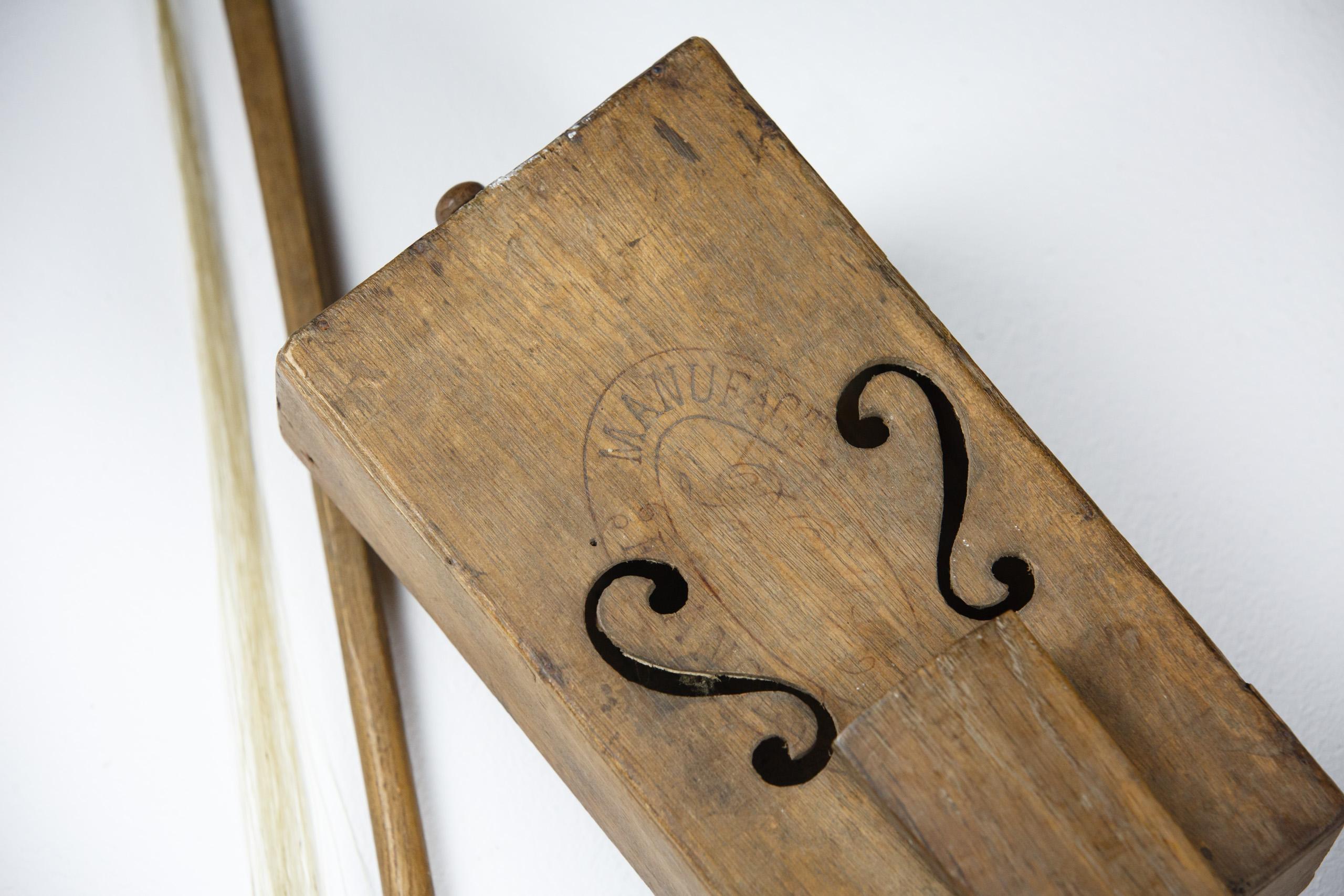 Primitive Early 20th Century Fiddle and Bow For Sale 7