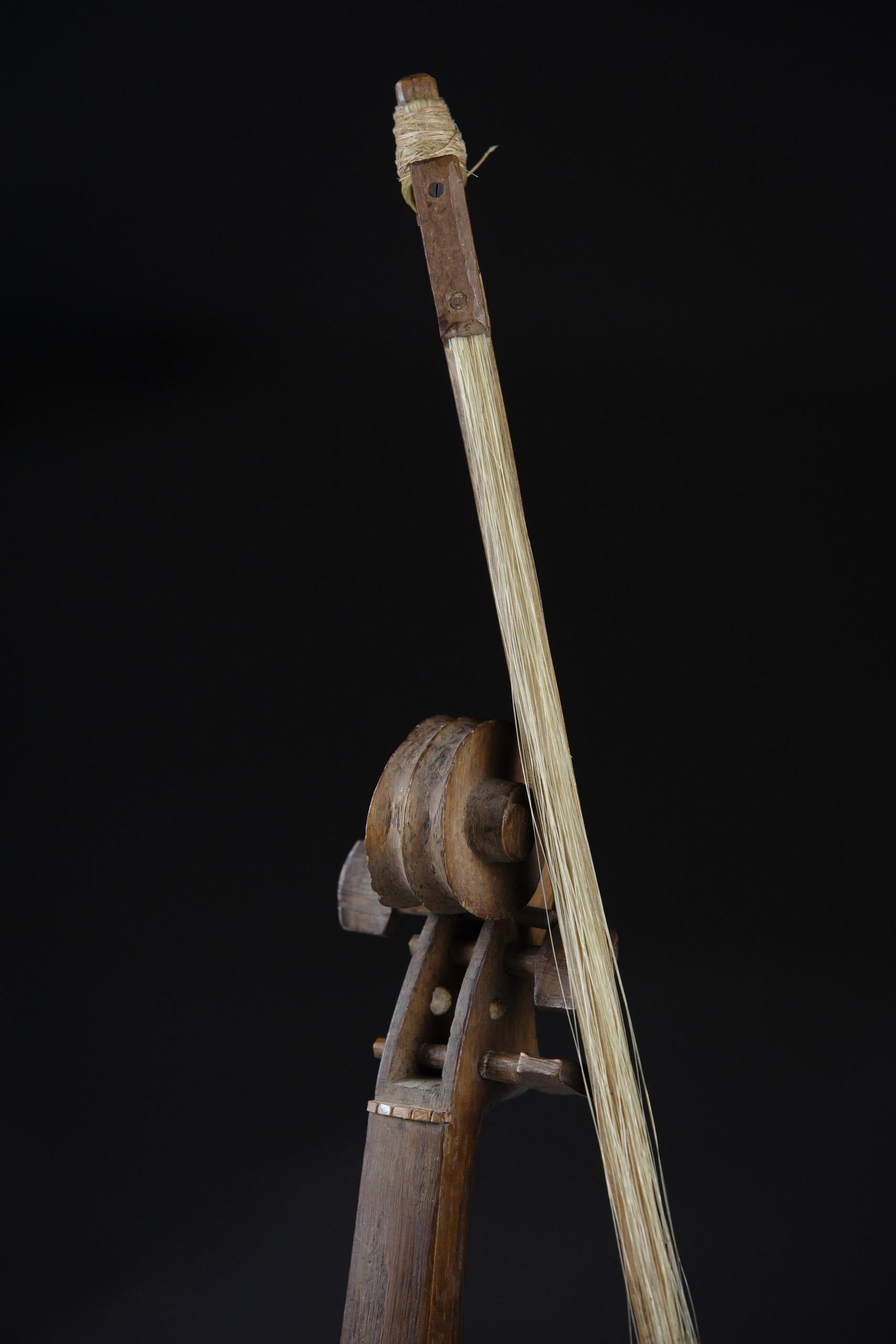 Primitive Early 20th Century Fiddle and Bow In Fair Condition For Sale In Pease pottage, West Sussex