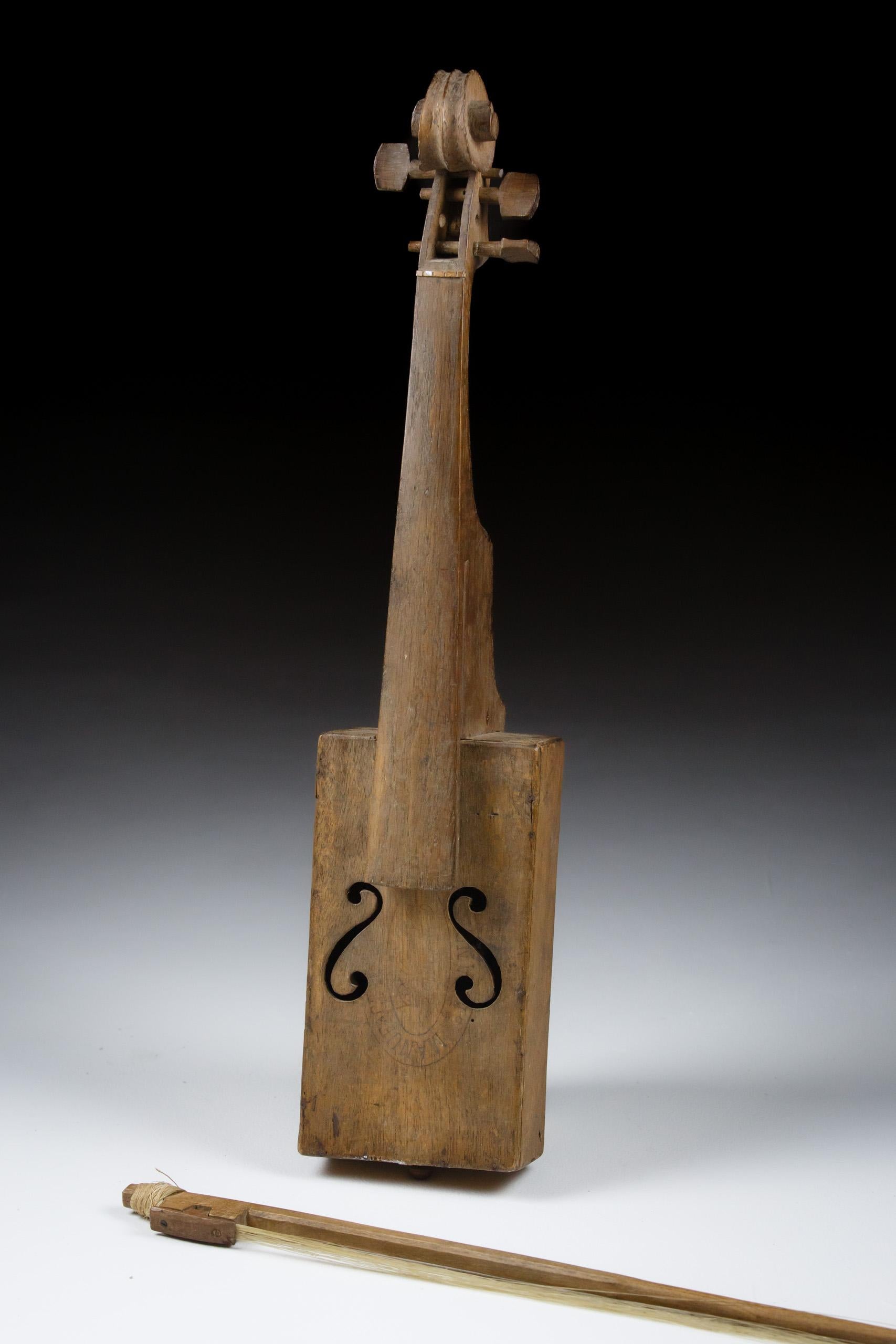 Primitive Early 20th Century Fiddle and Bow For Sale 1