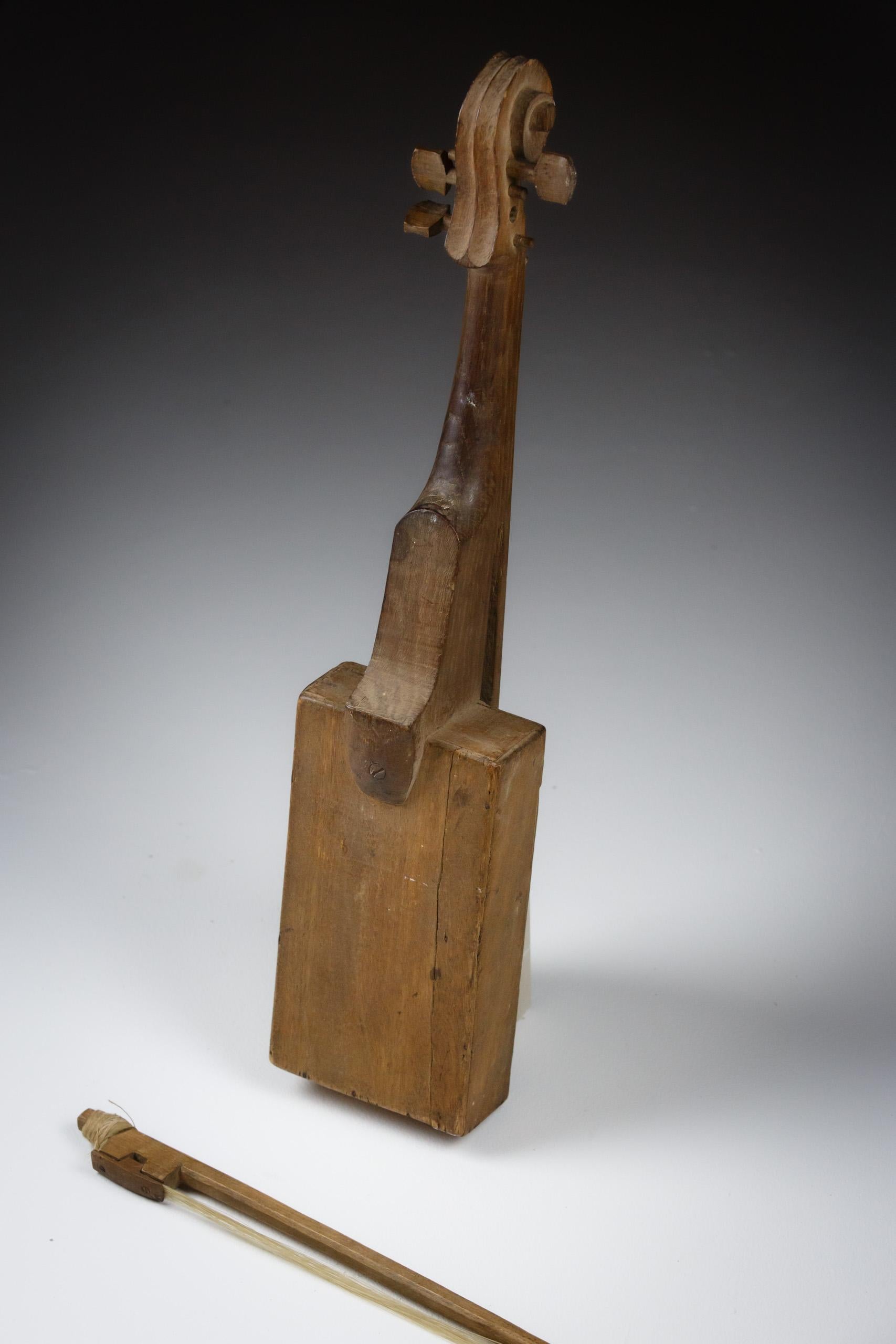 Primitive Early 20th Century Fiddle and Bow For Sale 3