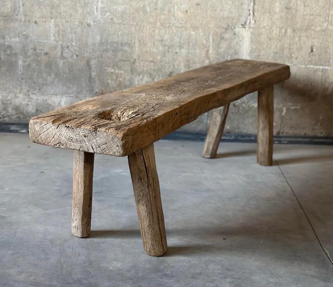 Primitif Banc ou table basse primitive en planches d'orme Wood en vente