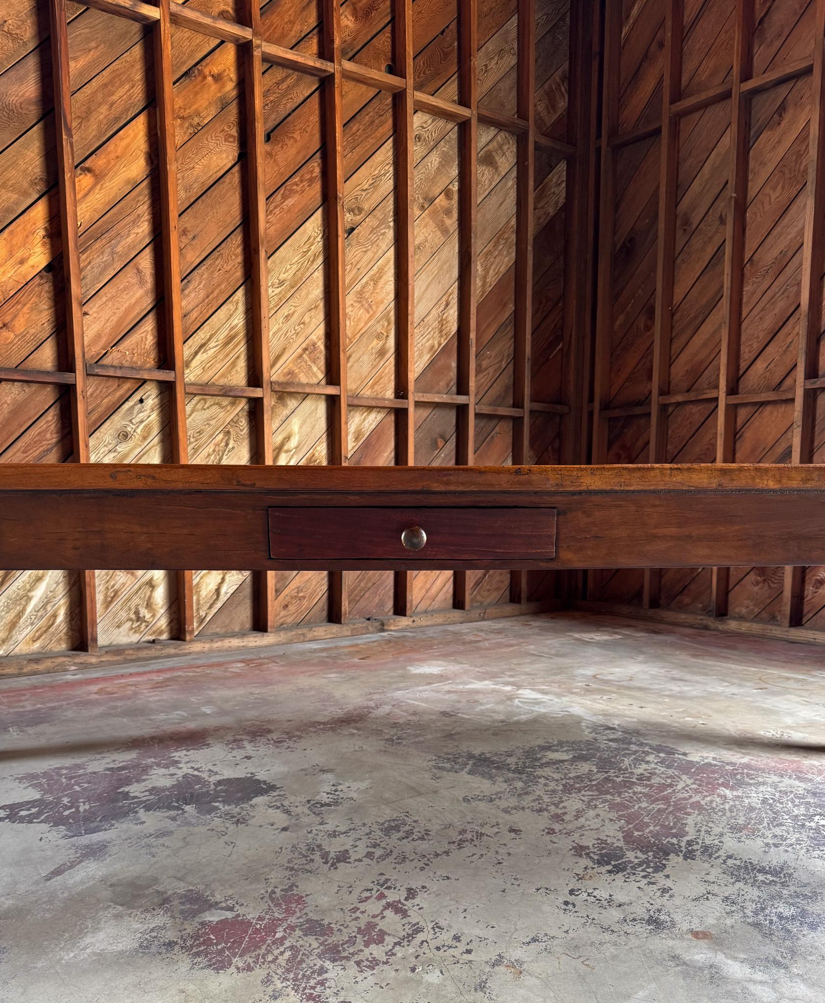 Primitive Farmhouse Dining Table in vendita 3