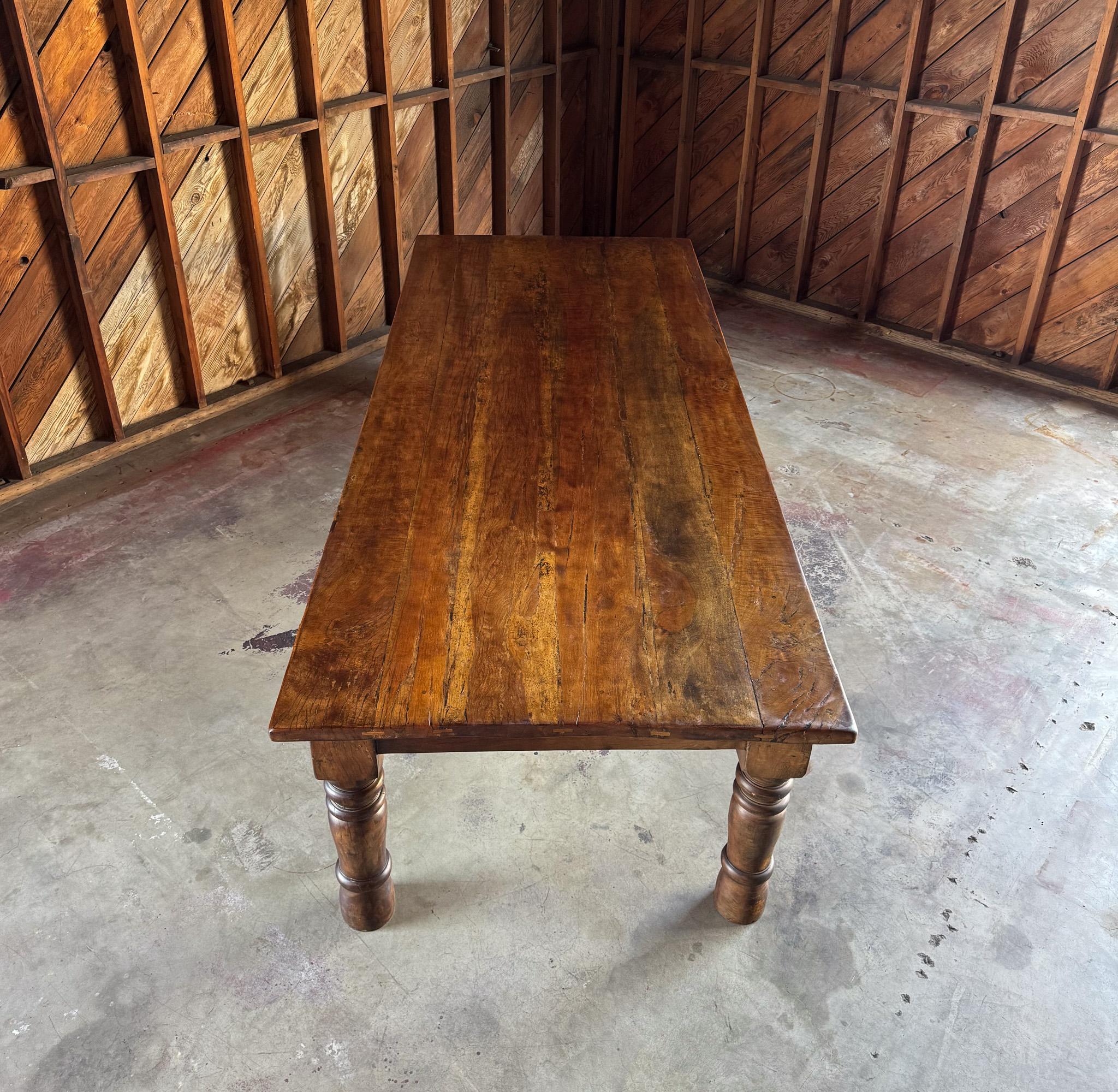 Primitive Farmhouse Dining Table in vendita 4