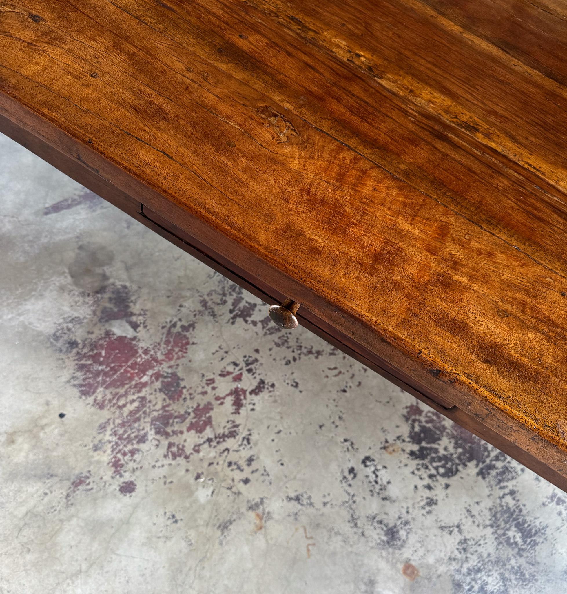 Primitive Farmhouse Dining Table in vendita 9