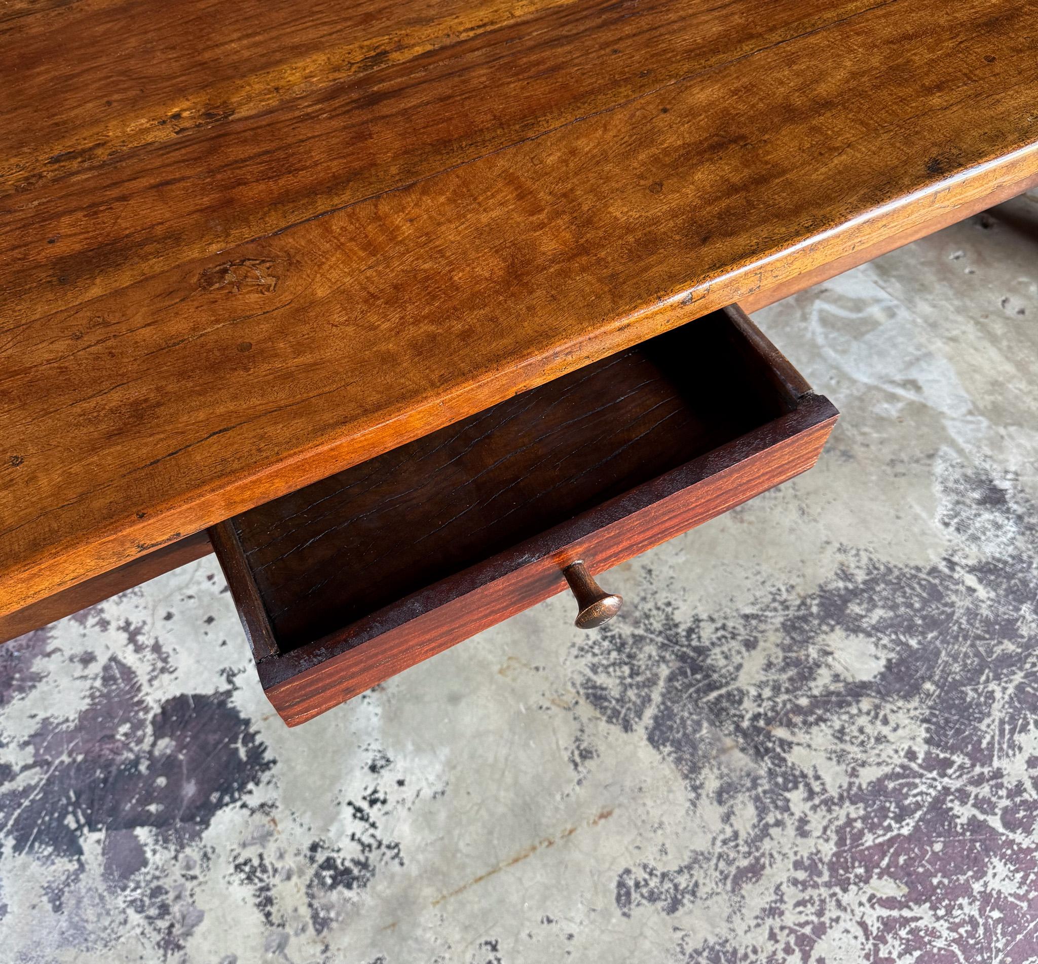 Primitive Farmhouse Dining Table in vendita 12