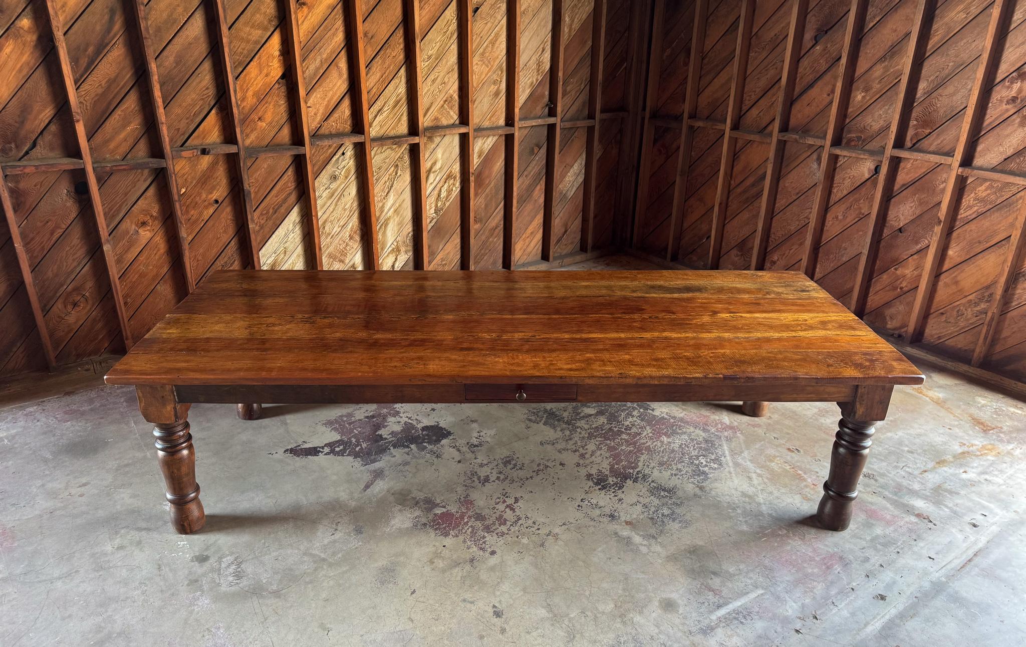 Primitivo Primitive Farmhouse Dining Table in vendita
