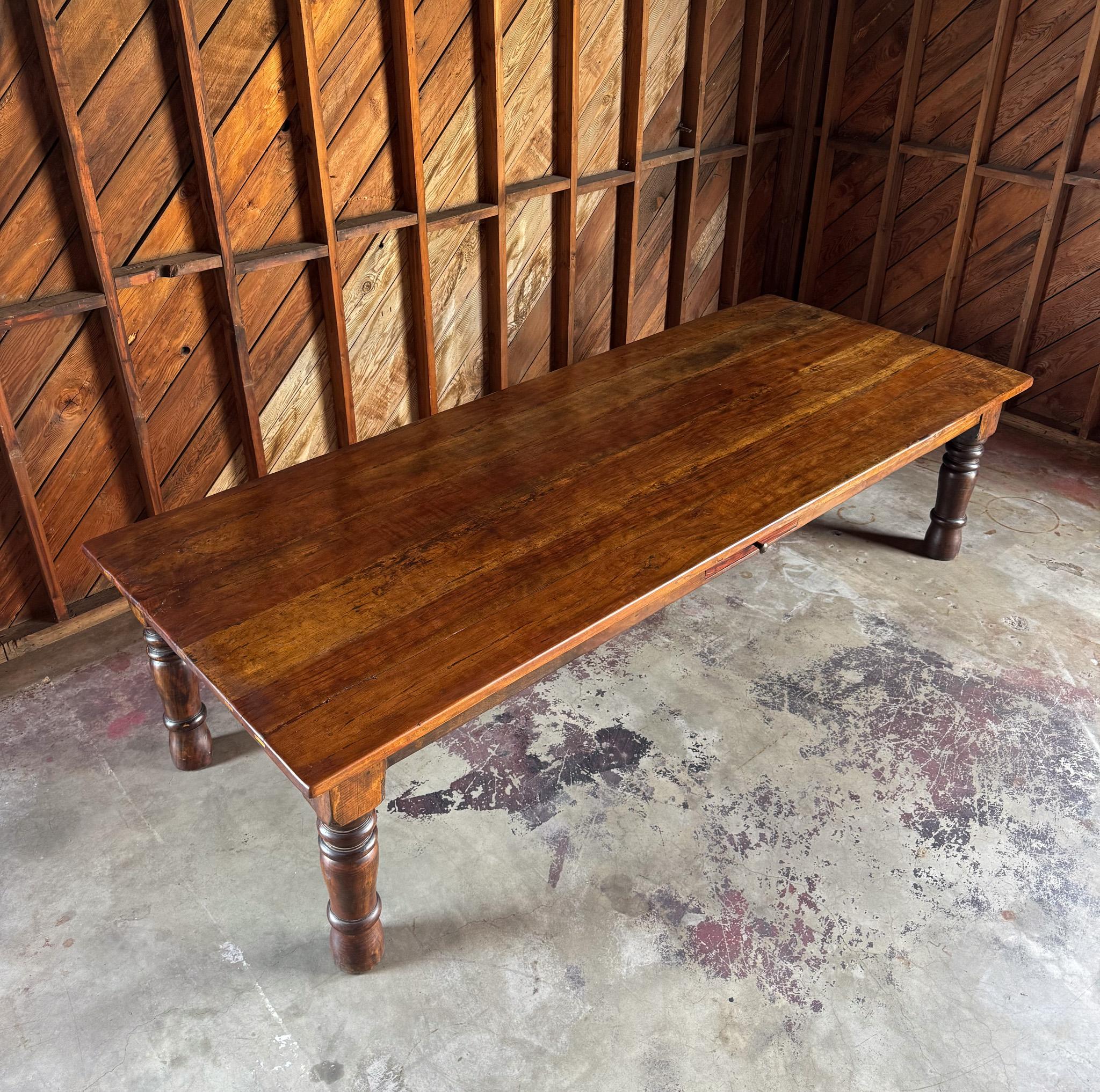 Legno Primitive Farmhouse Dining Table in vendita