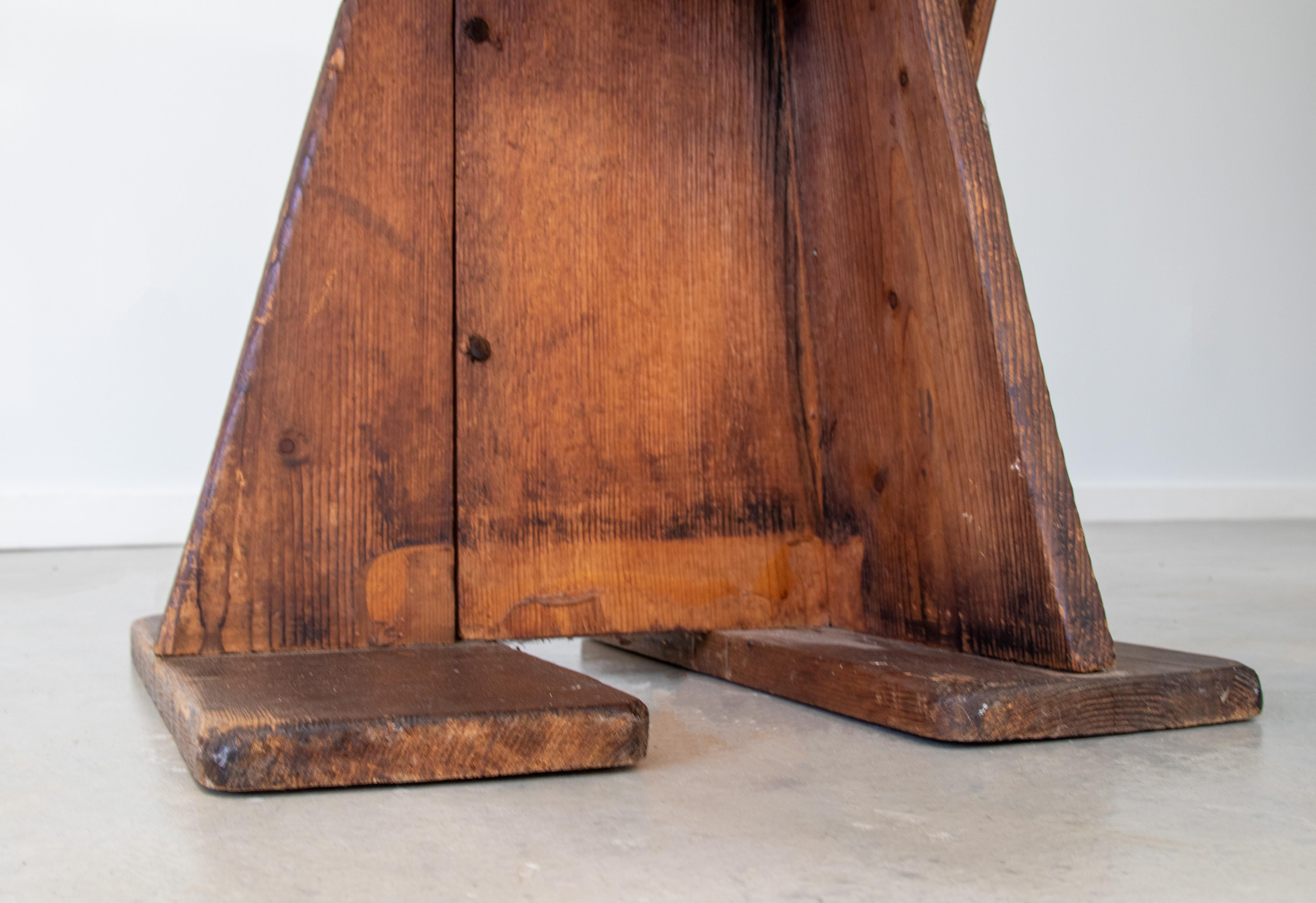 Bois de récupération Chaise rustique combattant des poissons Planches constructivistes Début du 20ème siècle en vente