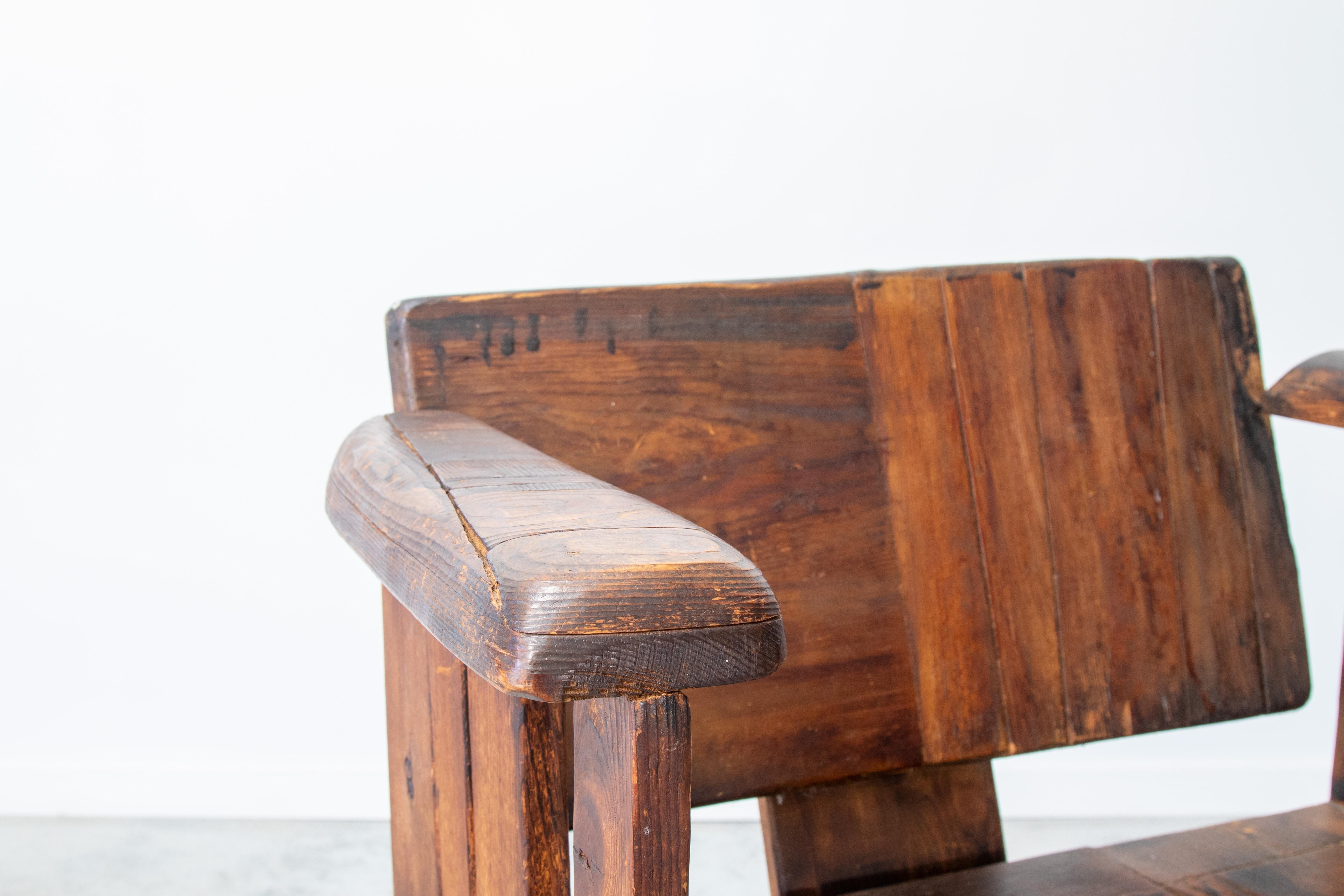 Chaise rustique combattant des poissons Planches constructivistes Début du 20ème siècle en vente 1