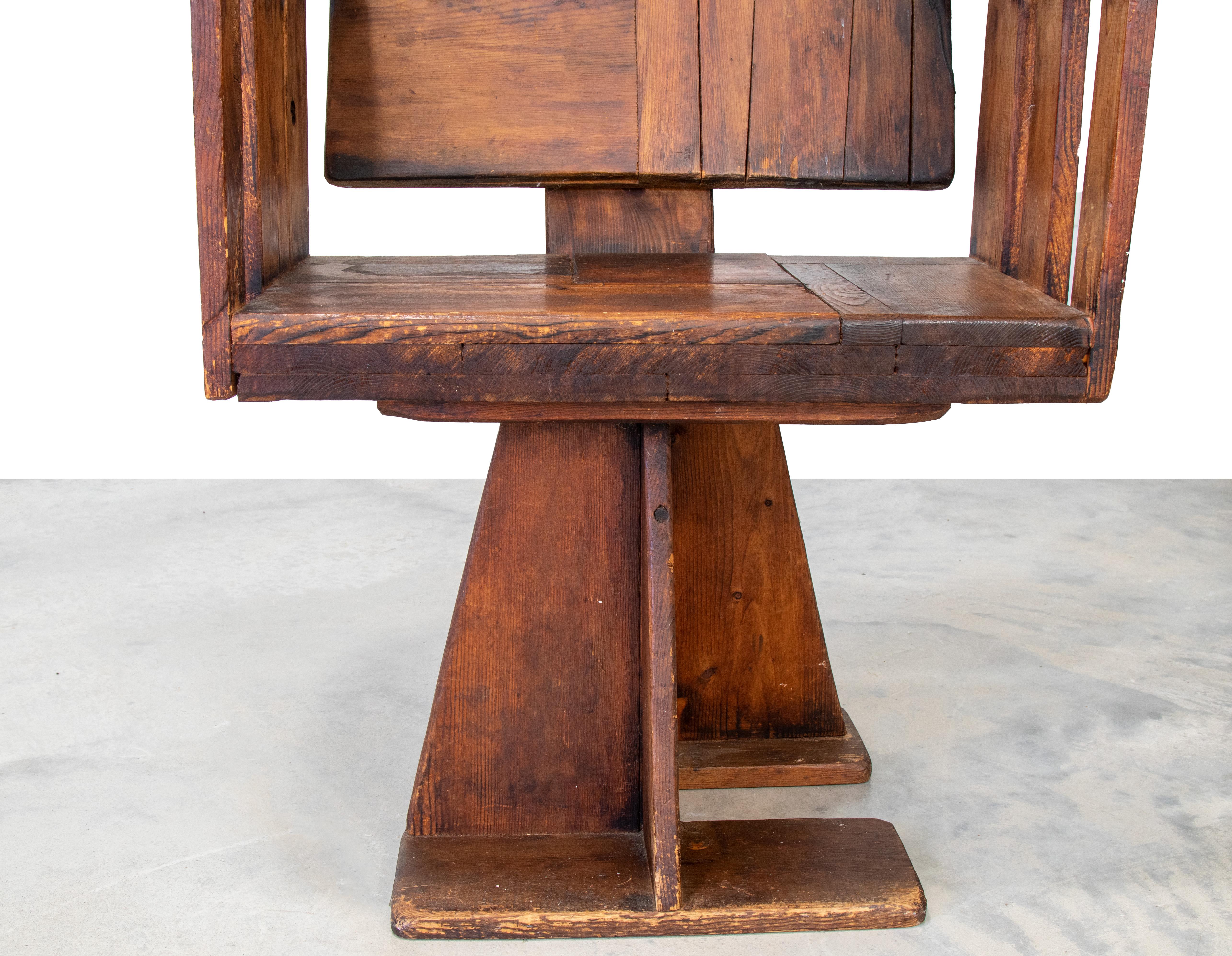 Chaise rustique combattant des poissons Planches constructivistes Début du 20ème siècle en vente 2