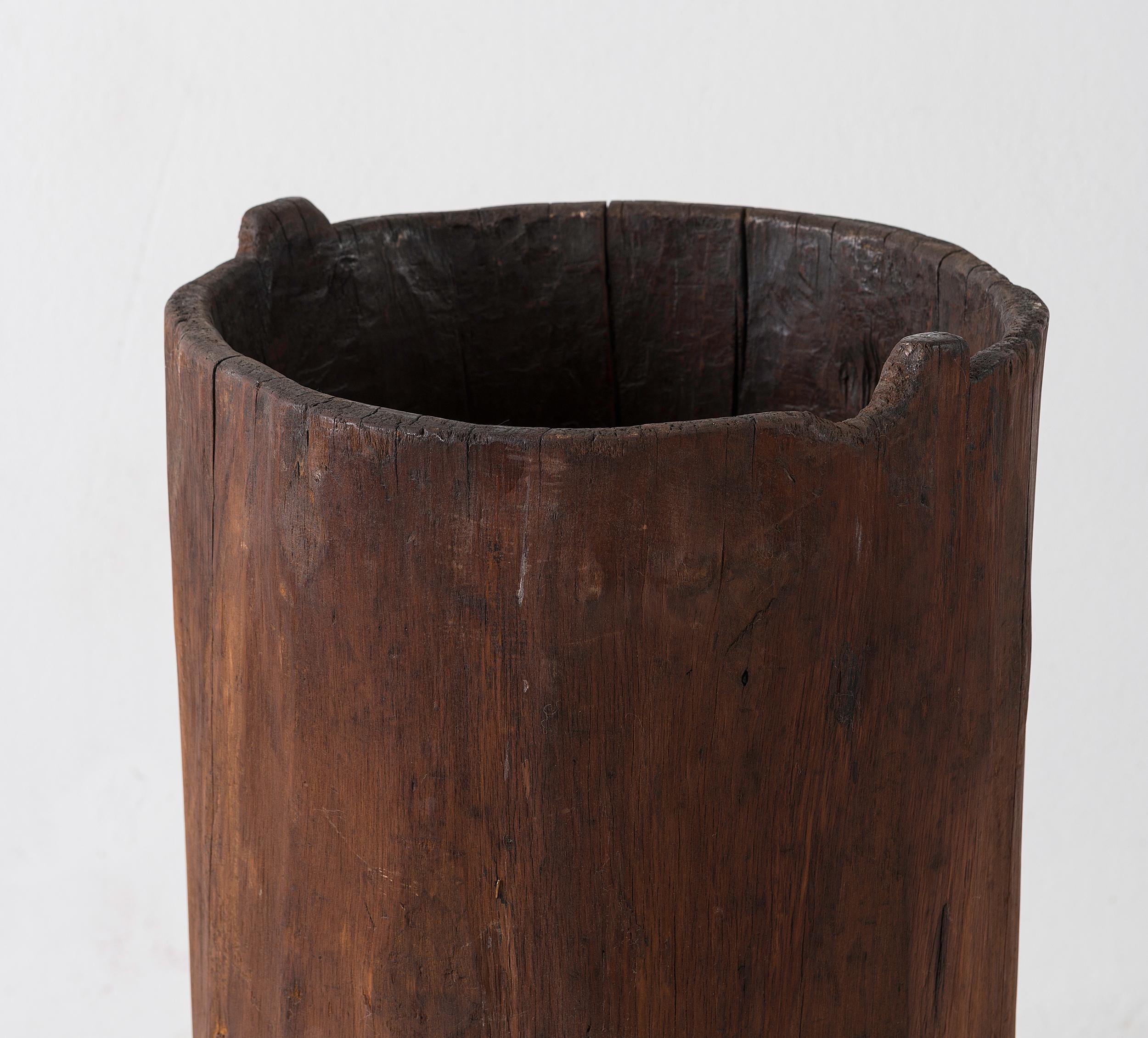 Primitive Flemish Black Antique Tree Trunk Grain Barrel In Good Condition In Jesteburg, DE
