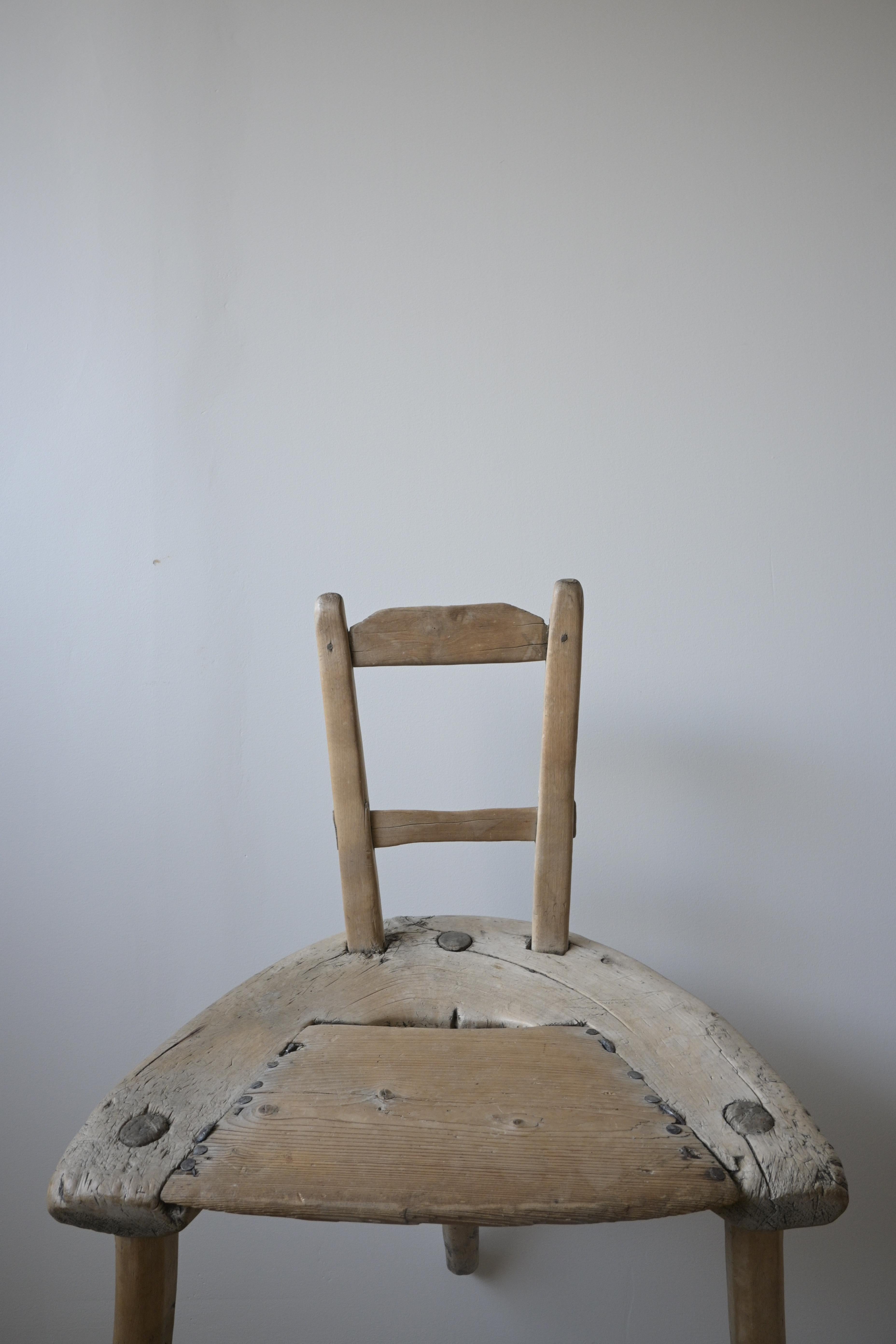 Chaise d'art populaire primitif 