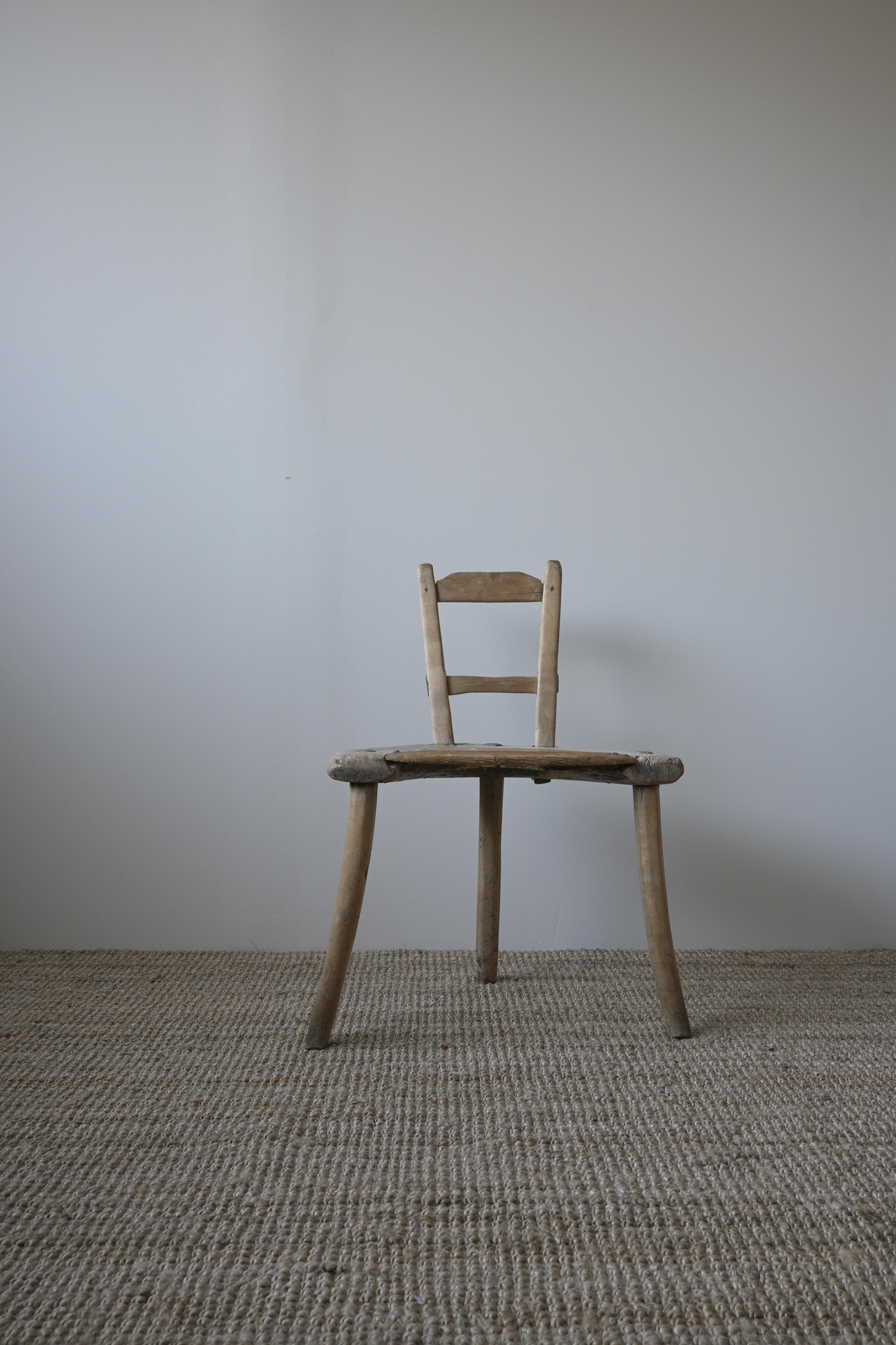 Chaise d'art populaire primitif 