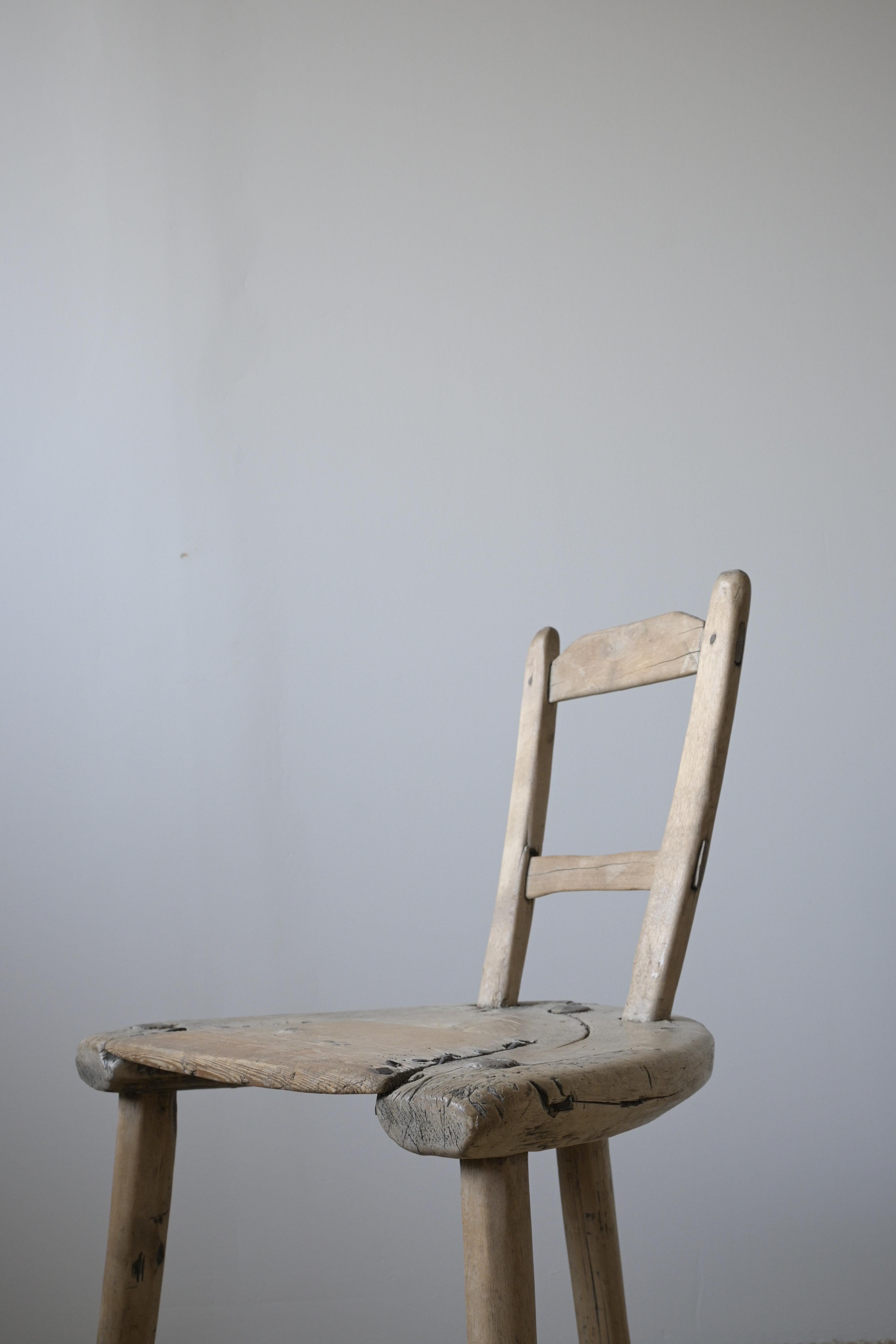 Chaise d'art populaire primitif 