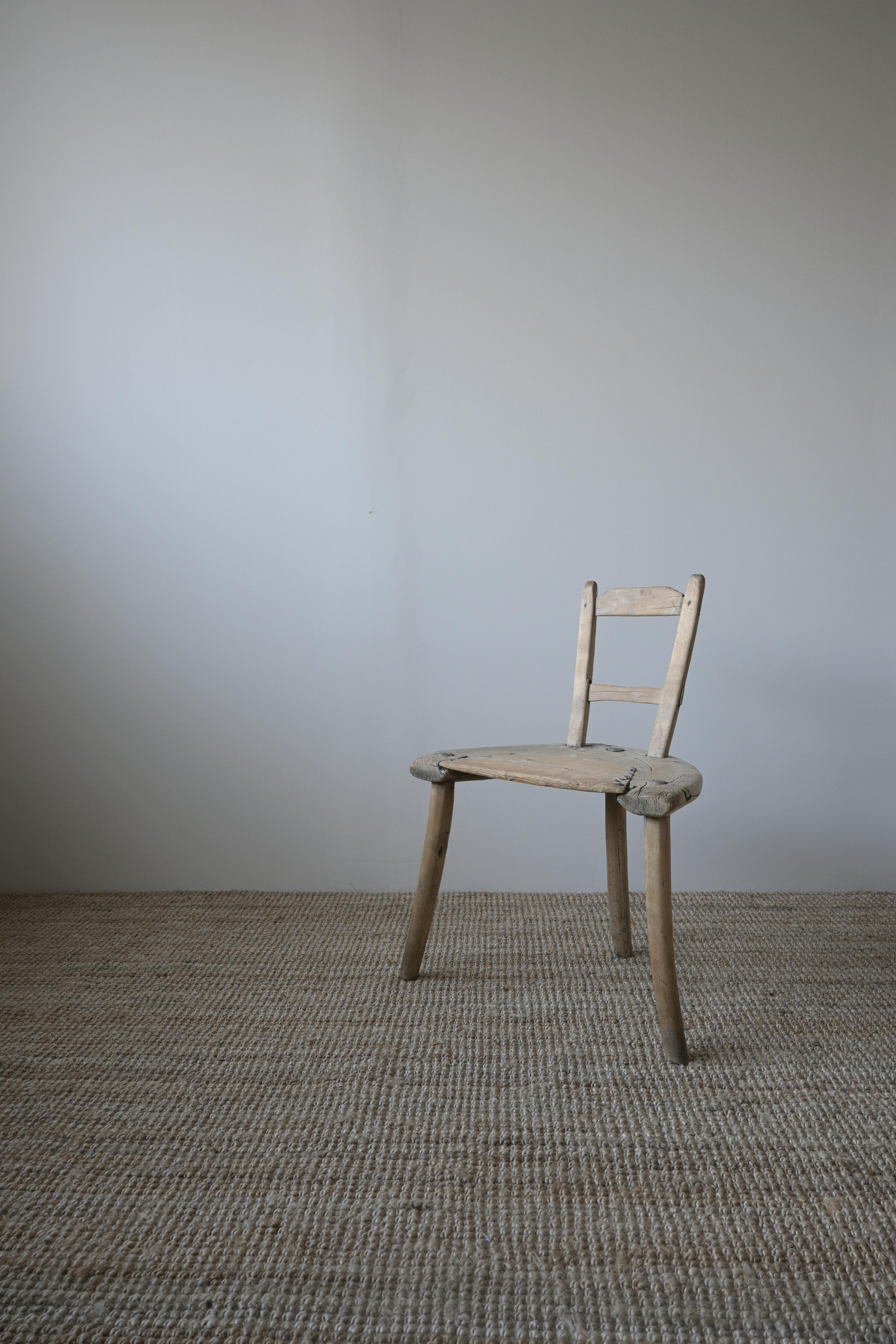 Chaise d'art populaire primitif 