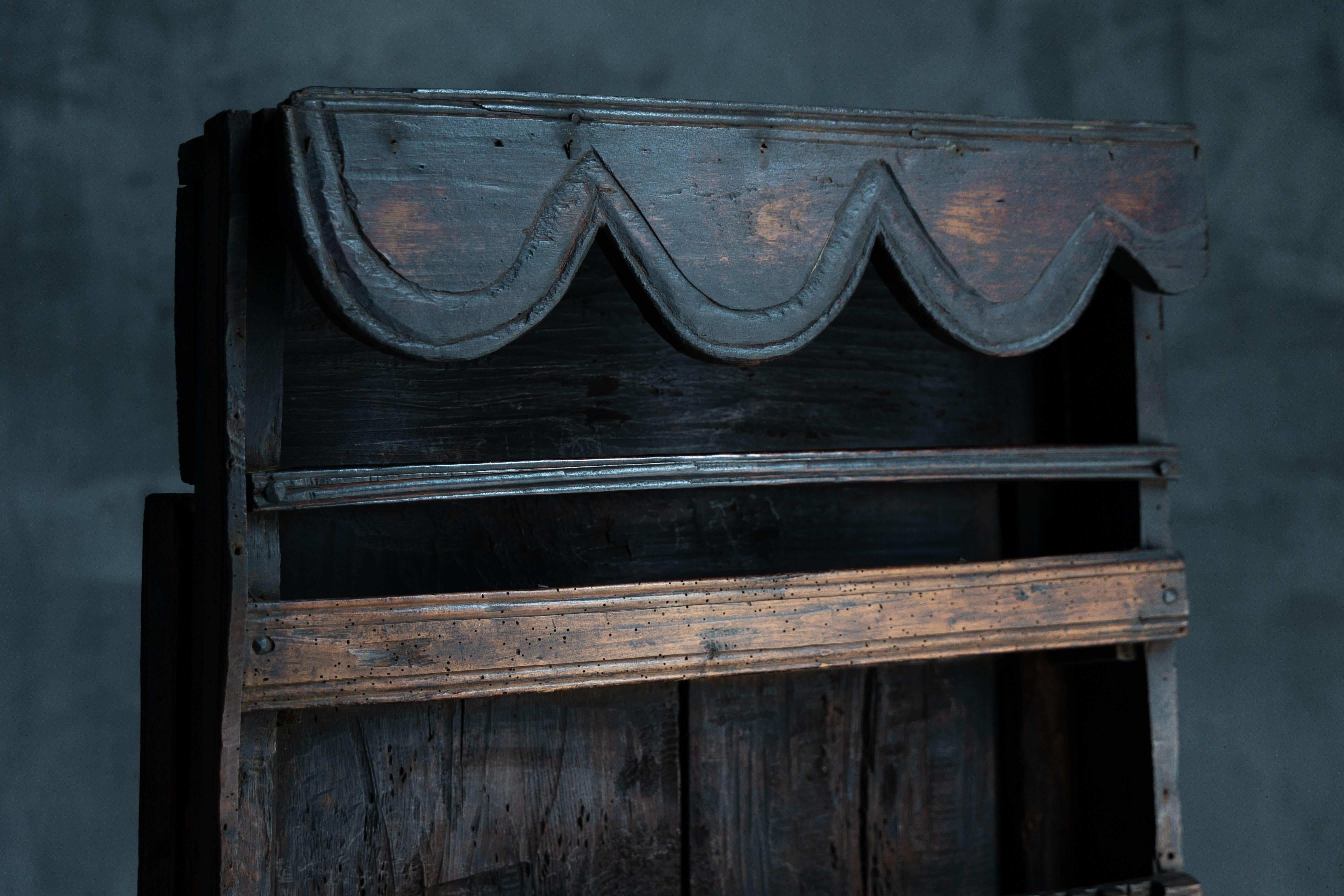 Armoire à étagères d'art populaire primitif, France, 19ème siècle en vente 9