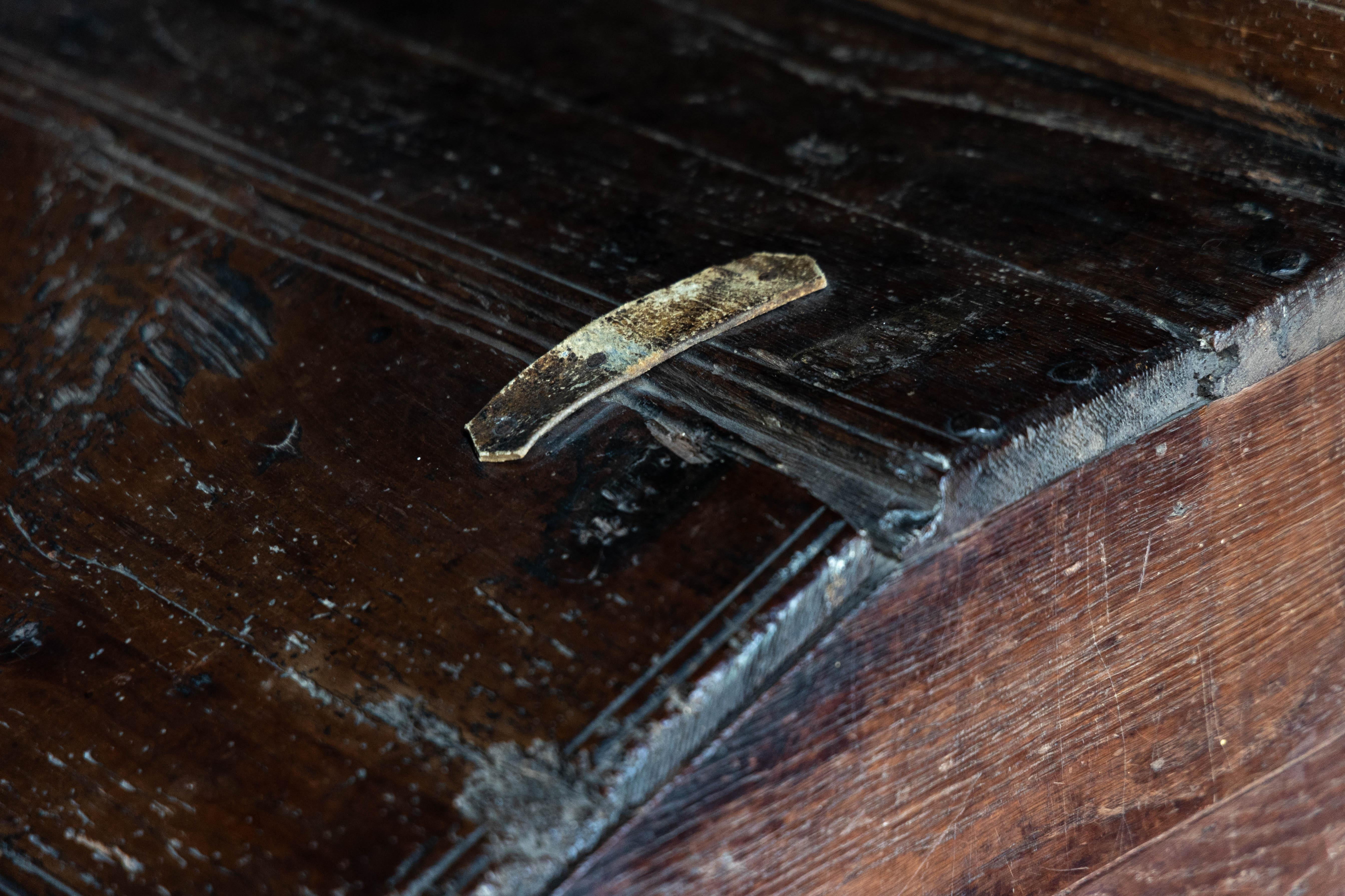 Armoire à étagères d'art populaire primitif, France, 19ème siècle en vente 10