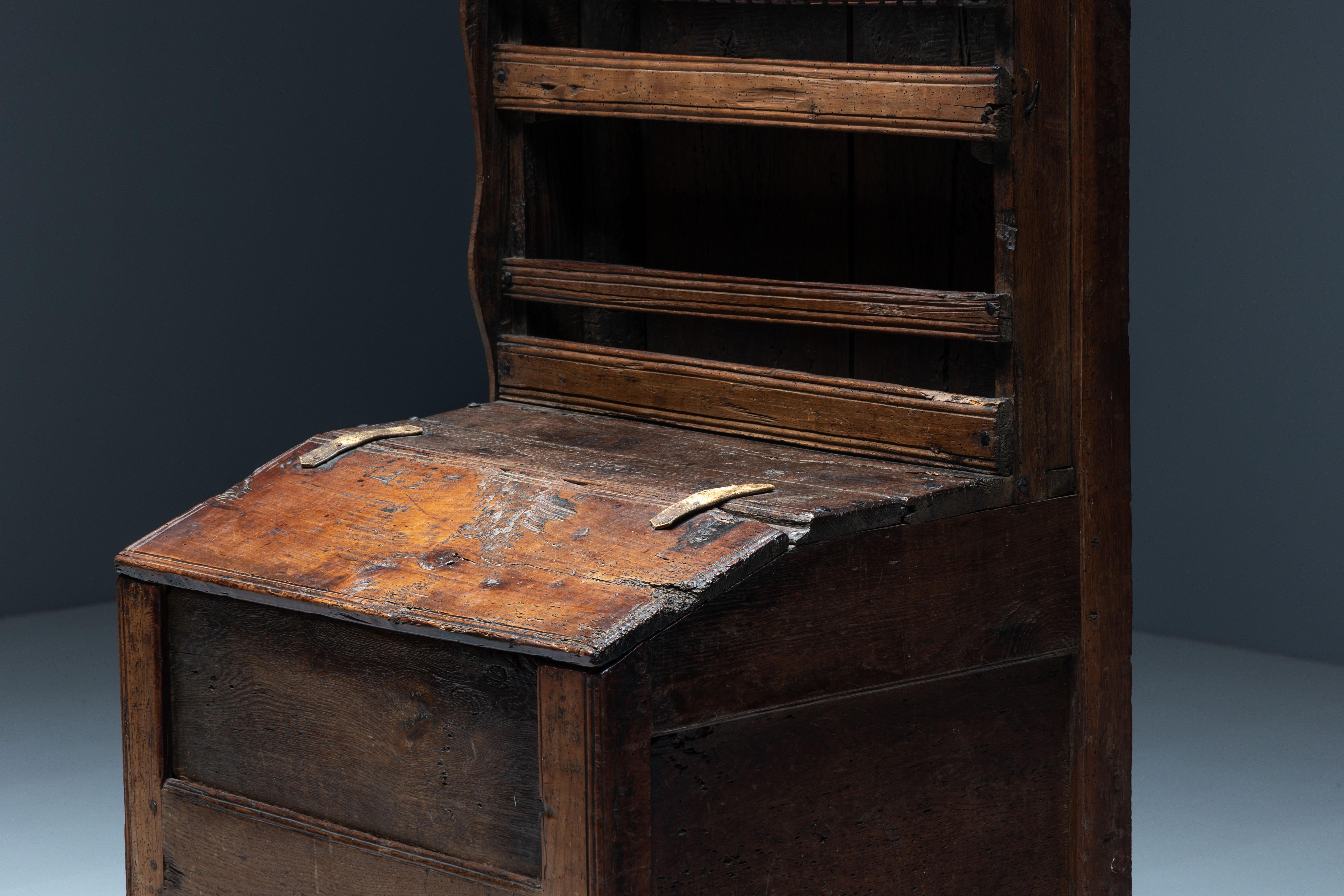 Artisanat Armoire à étagères d'art populaire primitif, France, 19ème siècle en vente