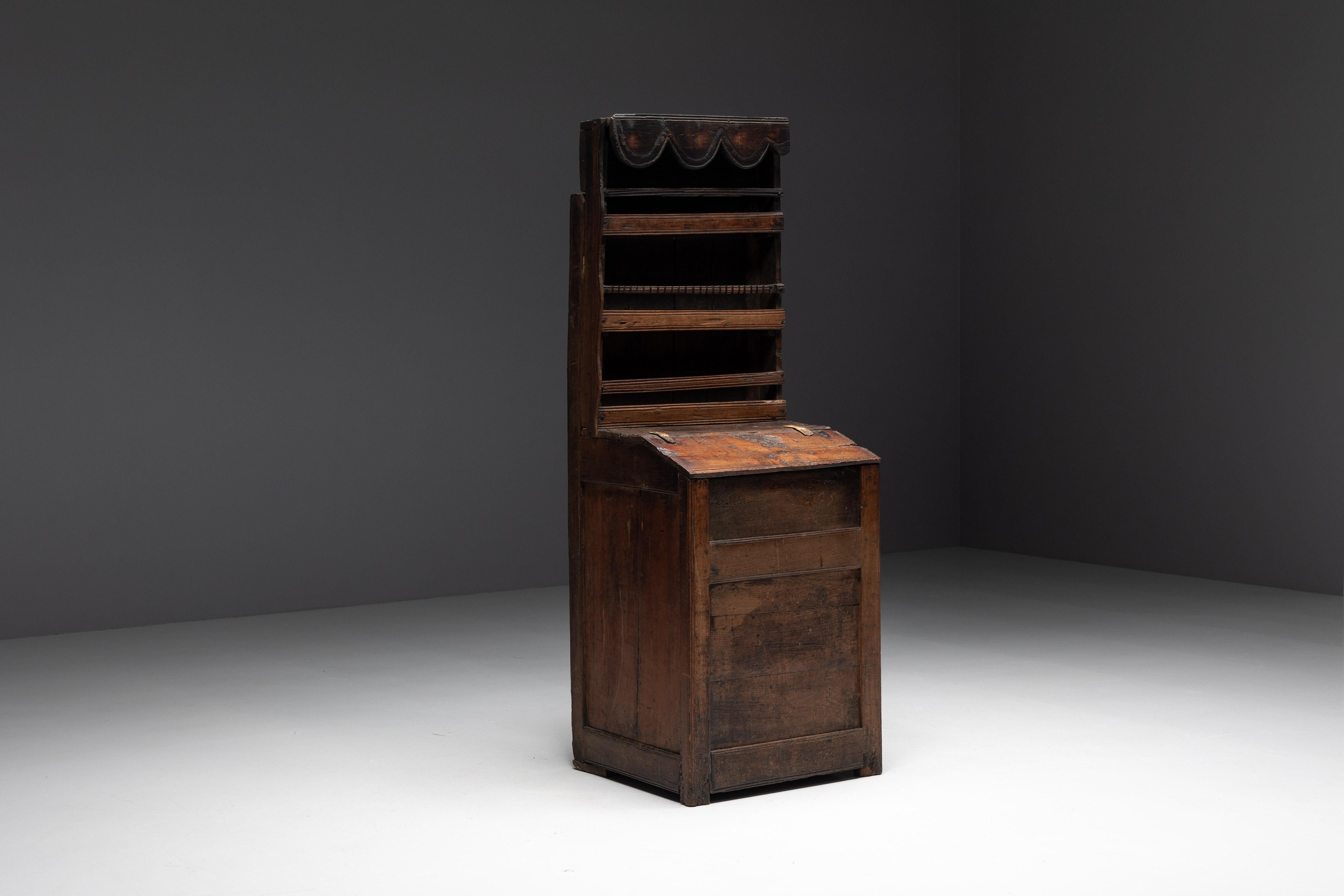 XIXe siècle Armoire à étagères d'art populaire primitif, France, 19ème siècle en vente