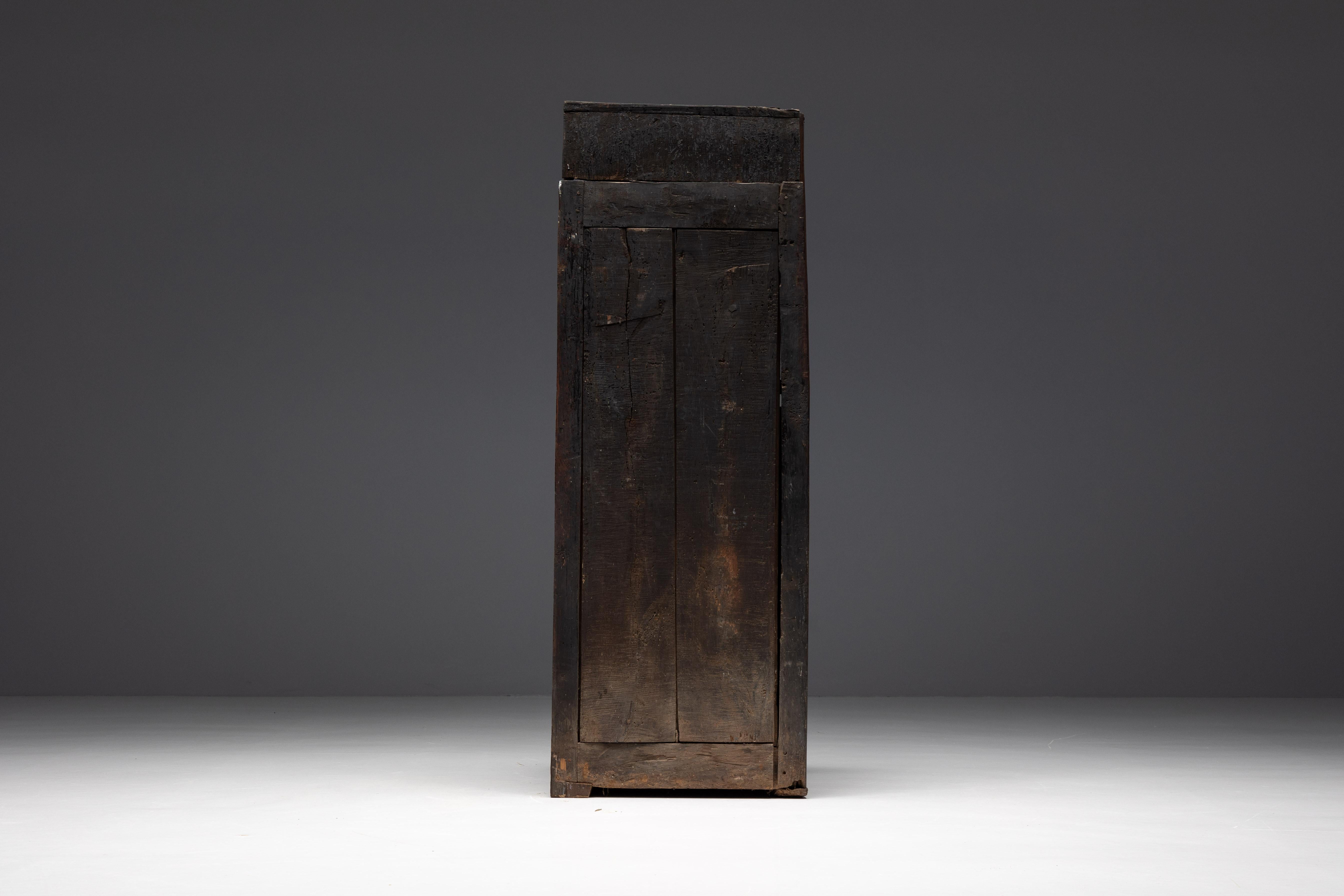 Armoire à étagères d'art populaire primitif, France, 19ème siècle en vente 1