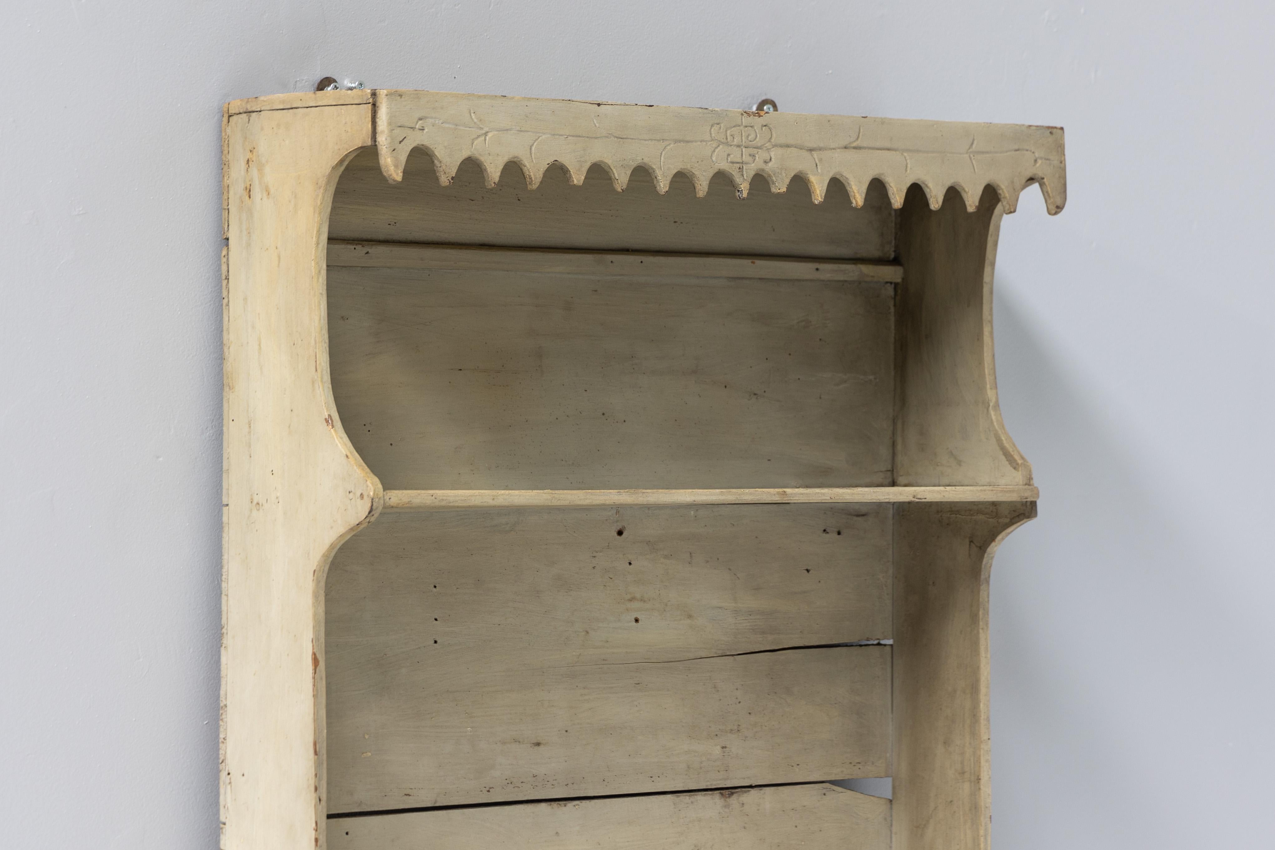 Primitive Folk Art Wall Shelf, France, 19th Century In Excellent Condition In Antwerp, BE