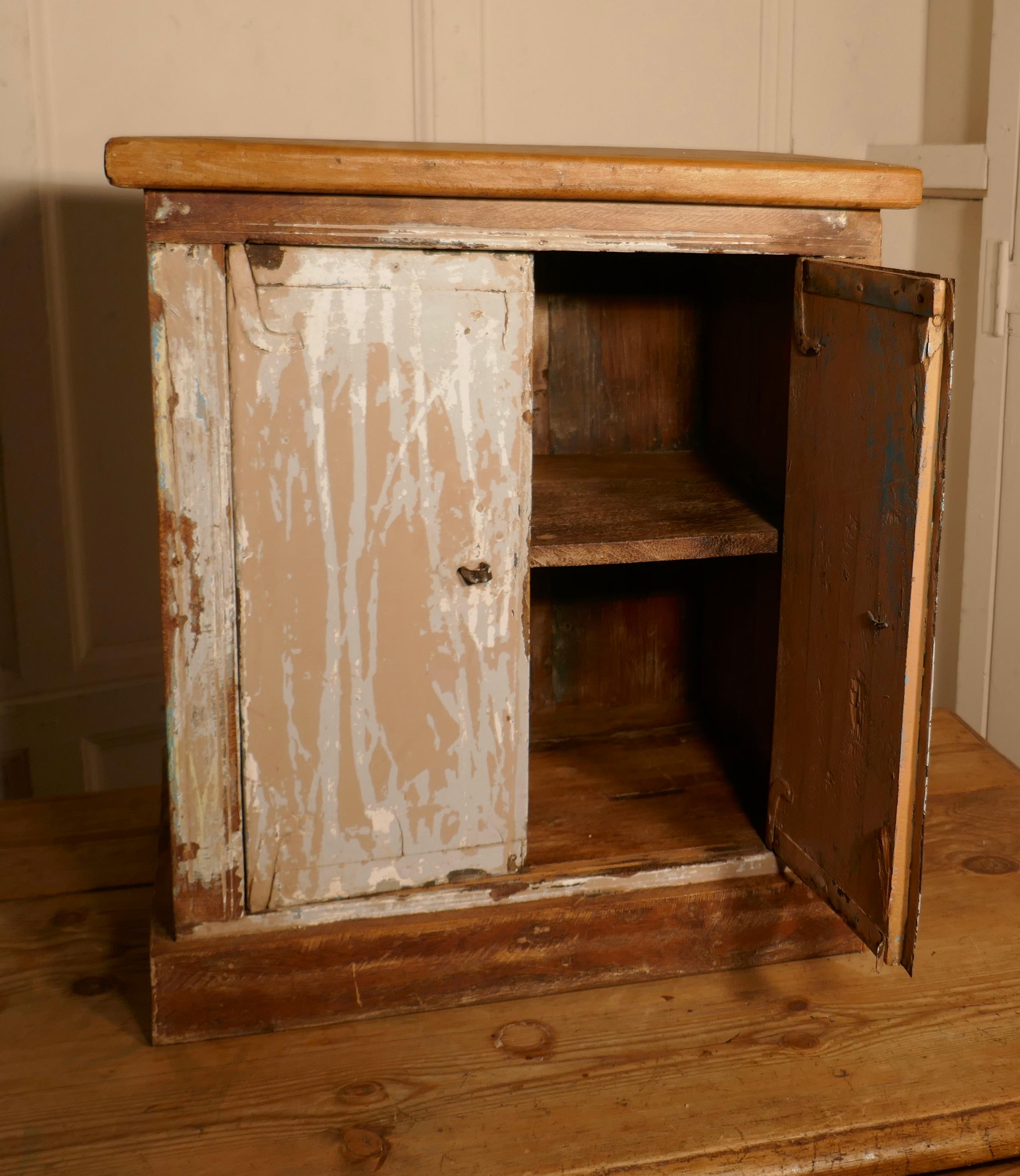 Primitive French Rustic 2-Door Cupboard with Distressed Worn Paint In Distressed Condition For Sale In Chillerton, Isle of Wight