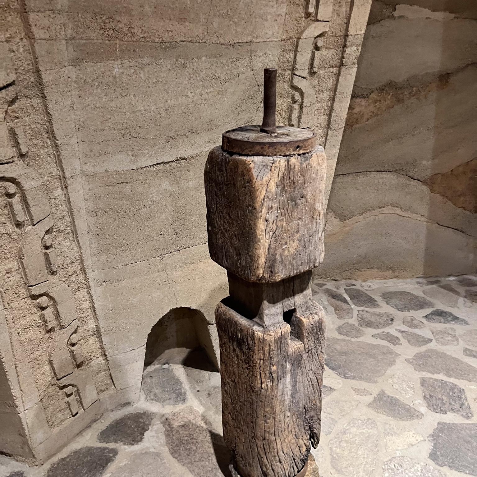 Scultura astratta primitiva francese in Wood Form A In condizioni buone in vendita a Chula Vista, CA