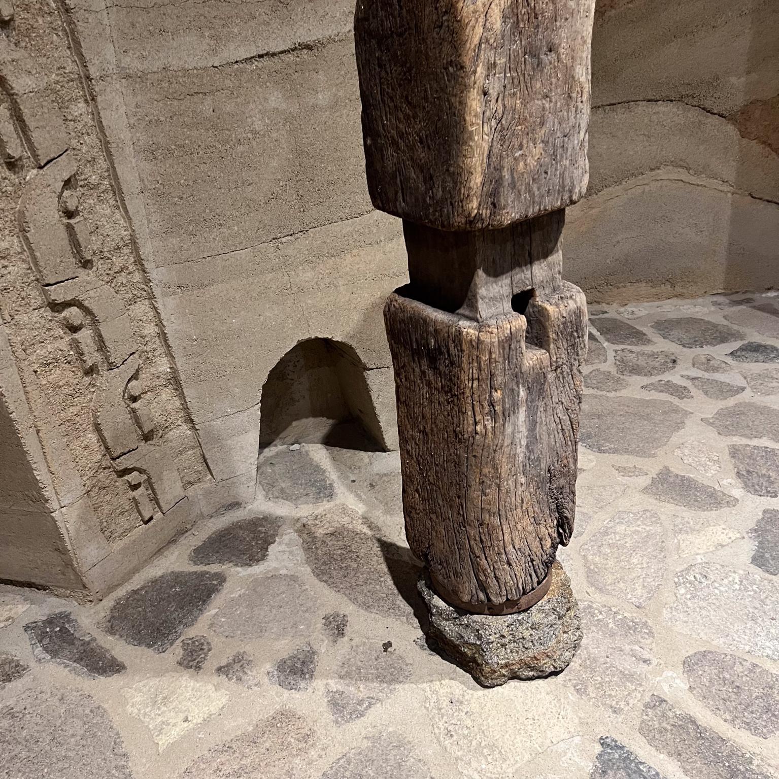 XX secolo Scultura astratta primitiva francese in Wood Form A in vendita