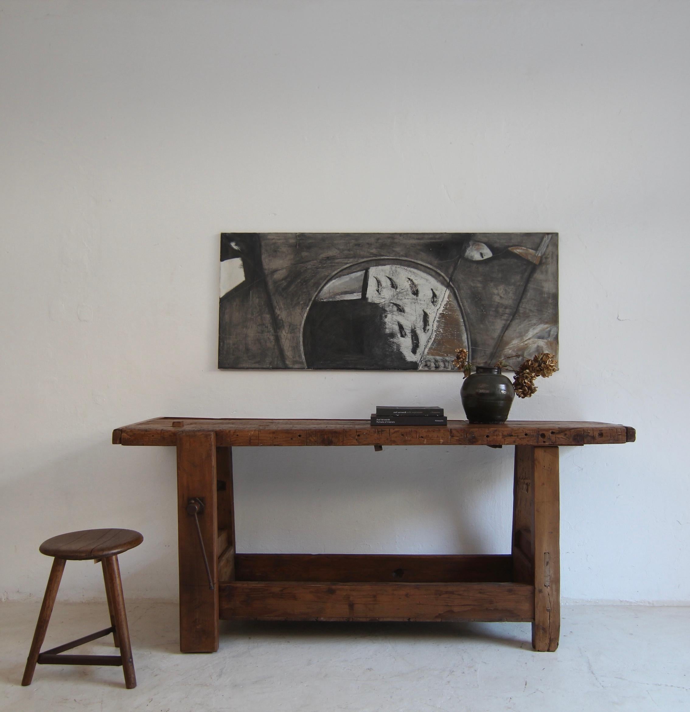 French workbench from the 1st half of the 20th century. Made of solid pine wood. Restored ready for everyday use.

An extremely decorative unique piece with an attractive patina. Ideal as a console table, with washbasin as a washstand in the